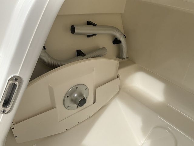 2024 Boston Whaler 210 Vantage - 18