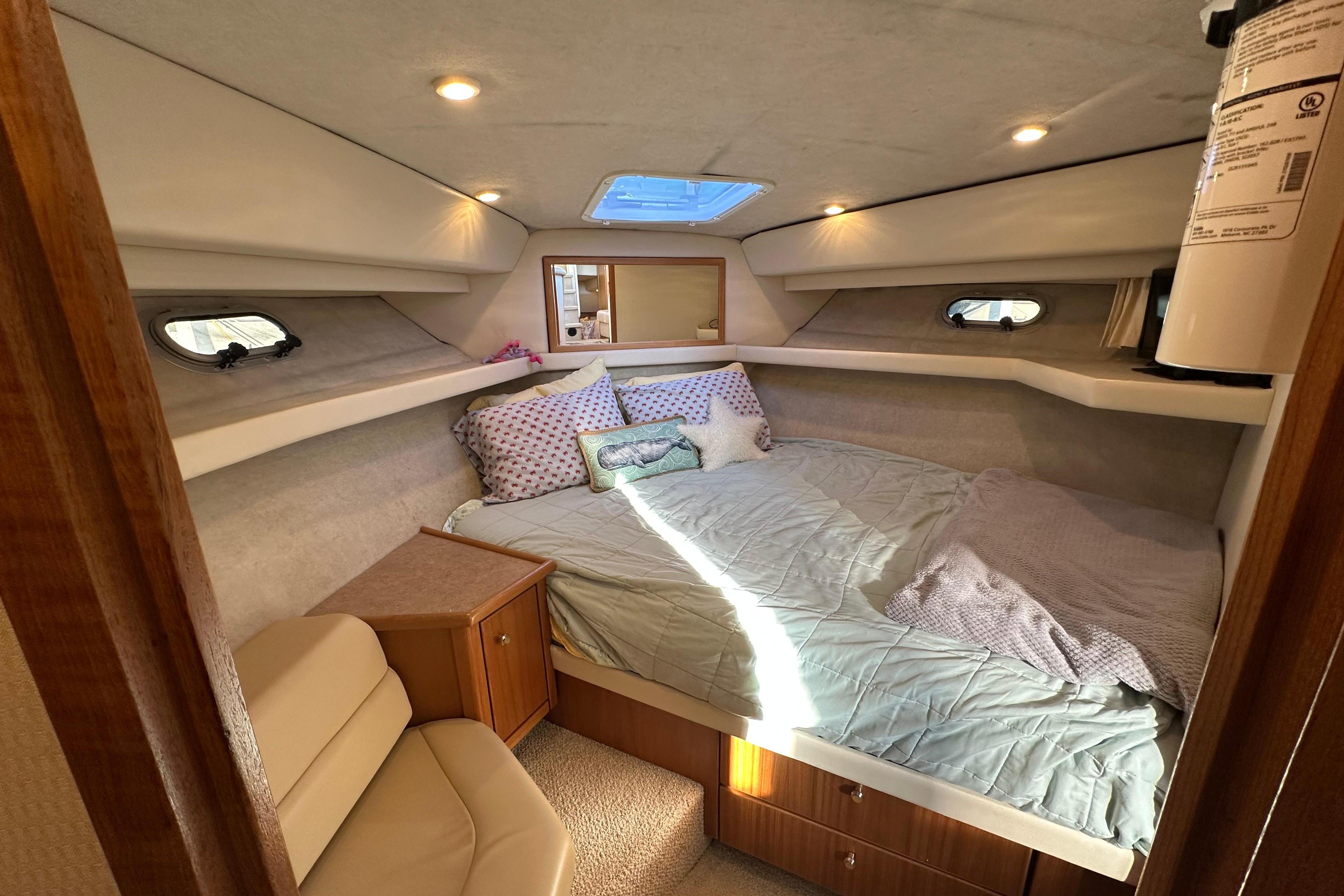 Cozy cabin interior of 2000 Bayliner 4087 Aft Cabin Motoryacht with bed and seating.