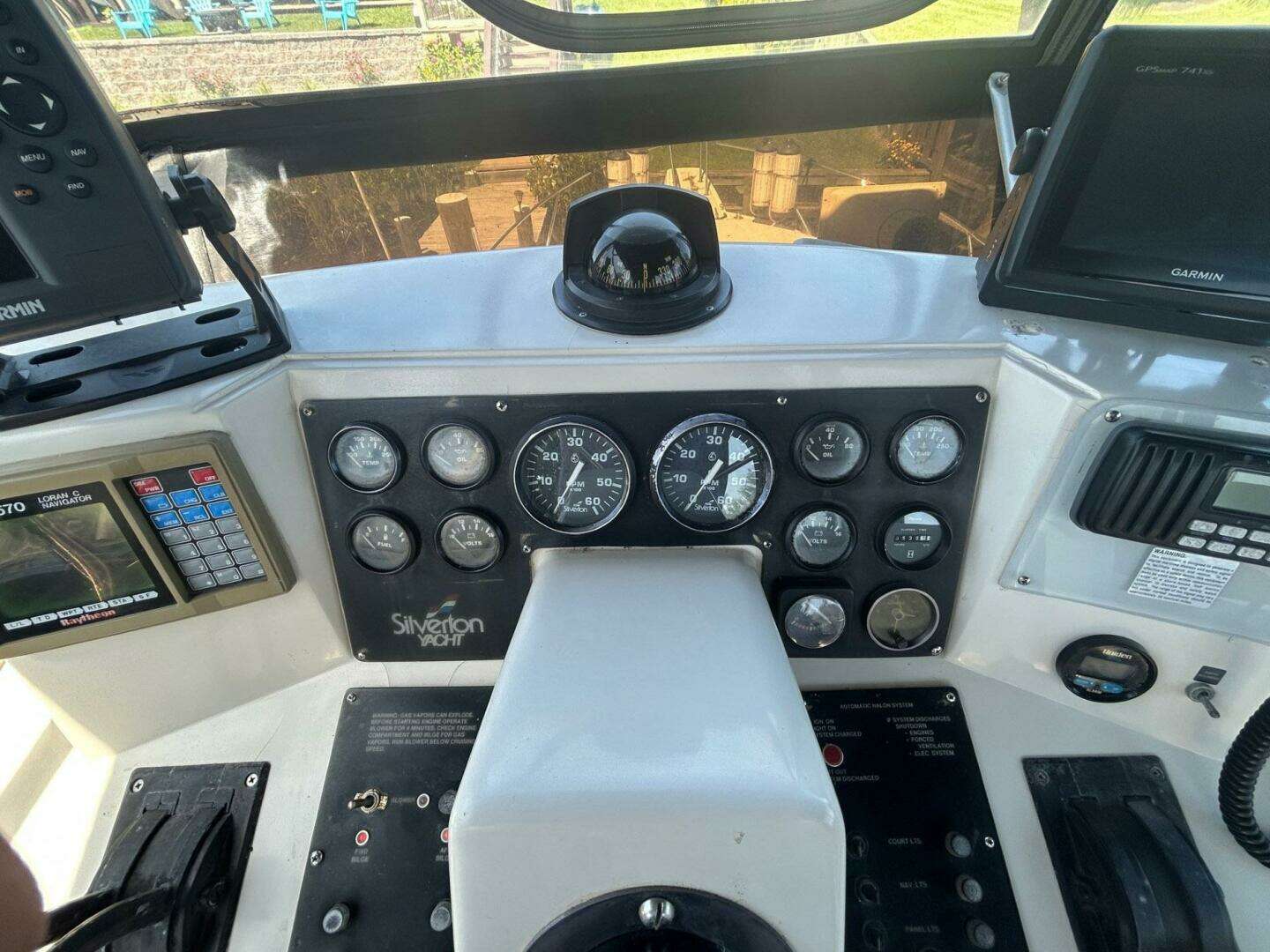 1990 Silverton 34 Convertible - Image 15