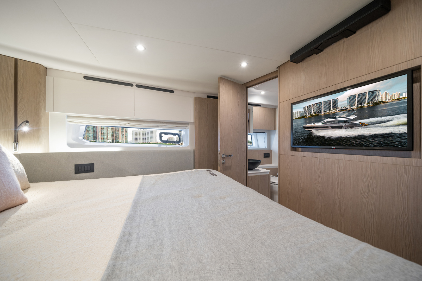 2023 Azimut 53 FLY - Image 12