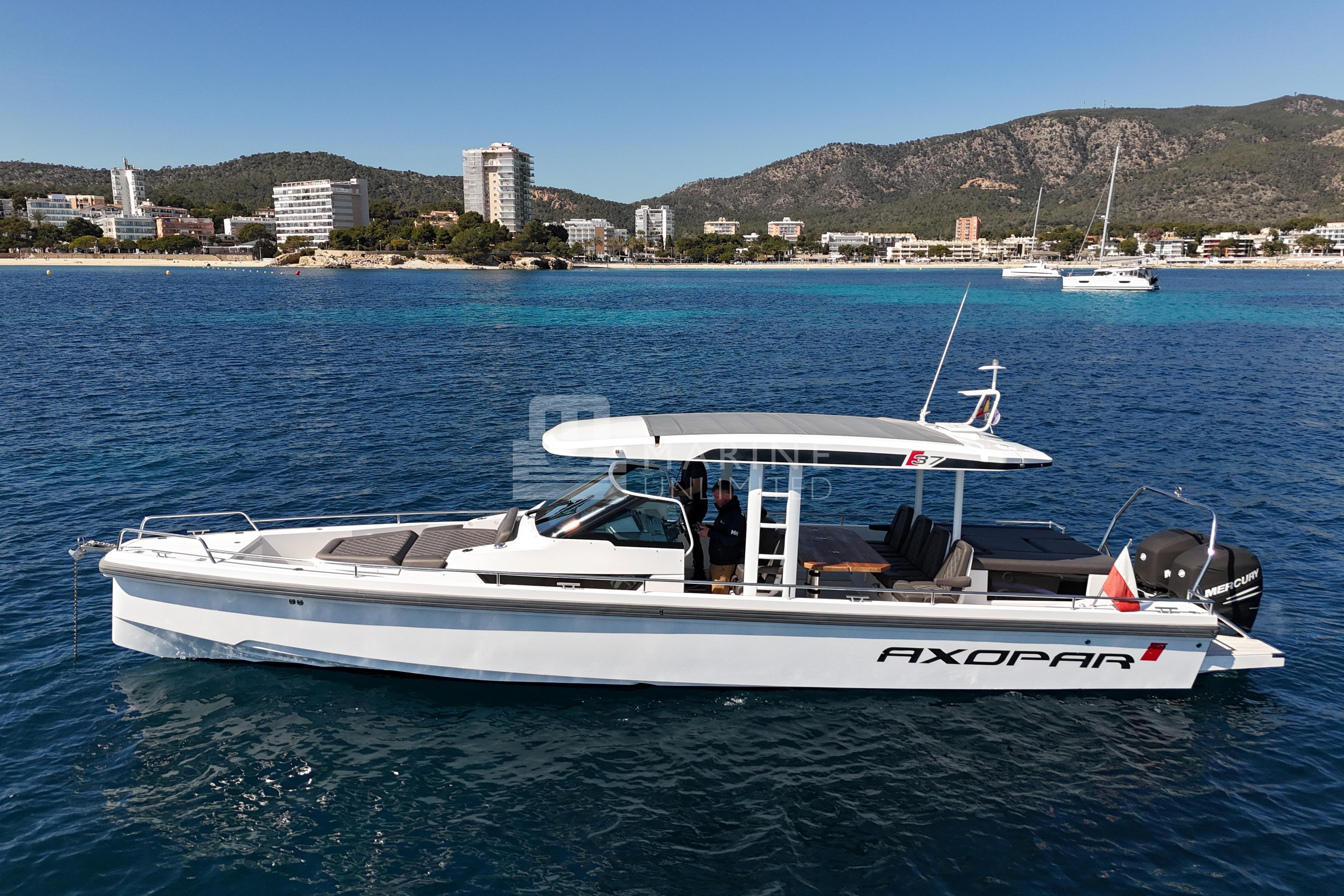 2016 Axopar 37 Sun-Top