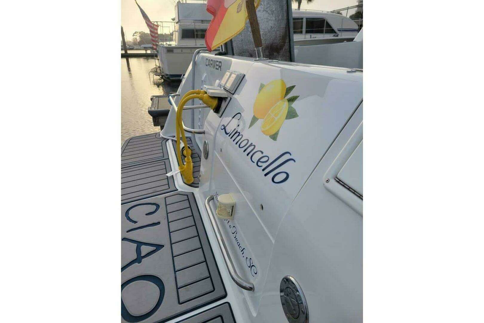 1996 Carver 320 Voyager - Image 17