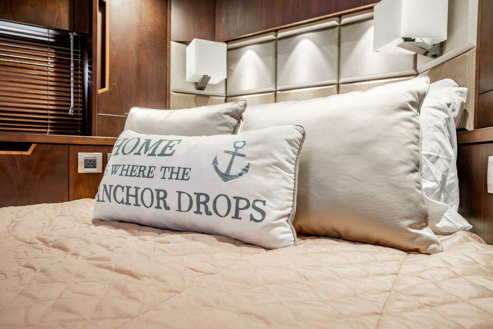 2017 Galeon 510 Skybridge - Image 27