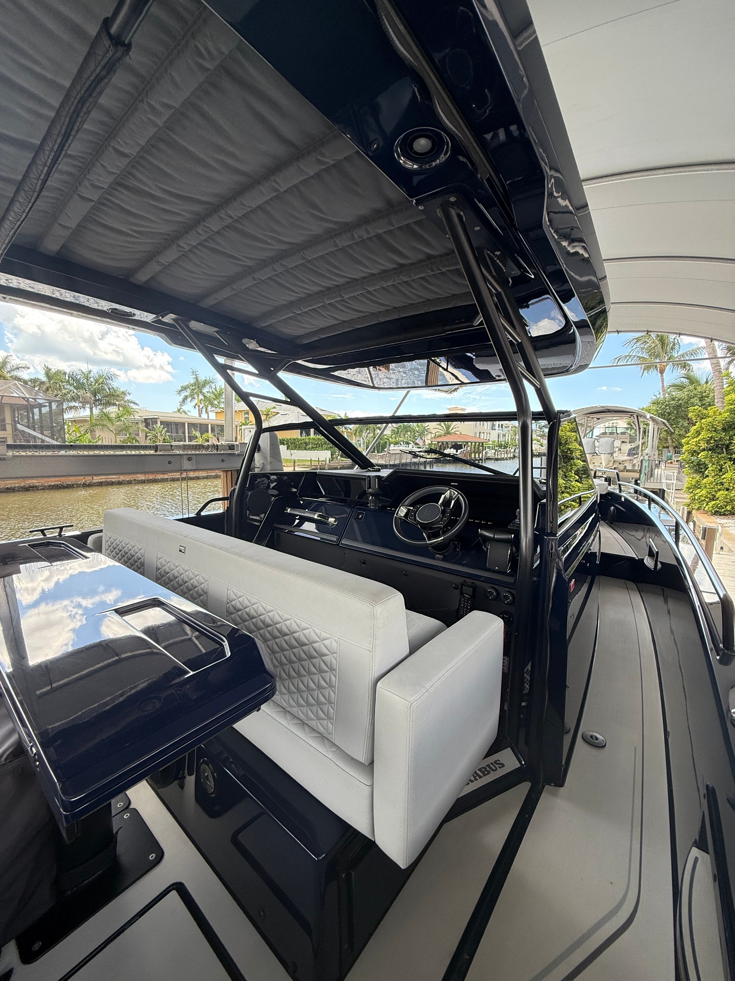 2023 Axopar Brabus Shadow 900 Sun-Top - 10