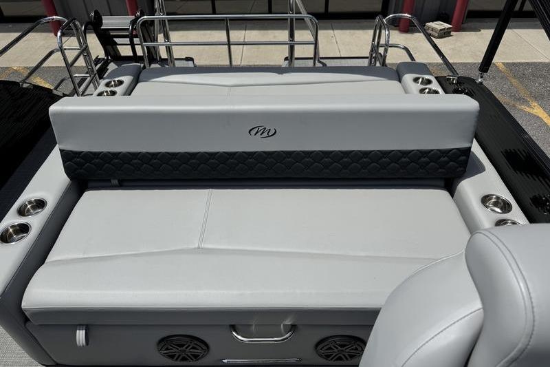 2026 Manitou Encore 25 SL SHP boat interior with gray seating and cup holders.