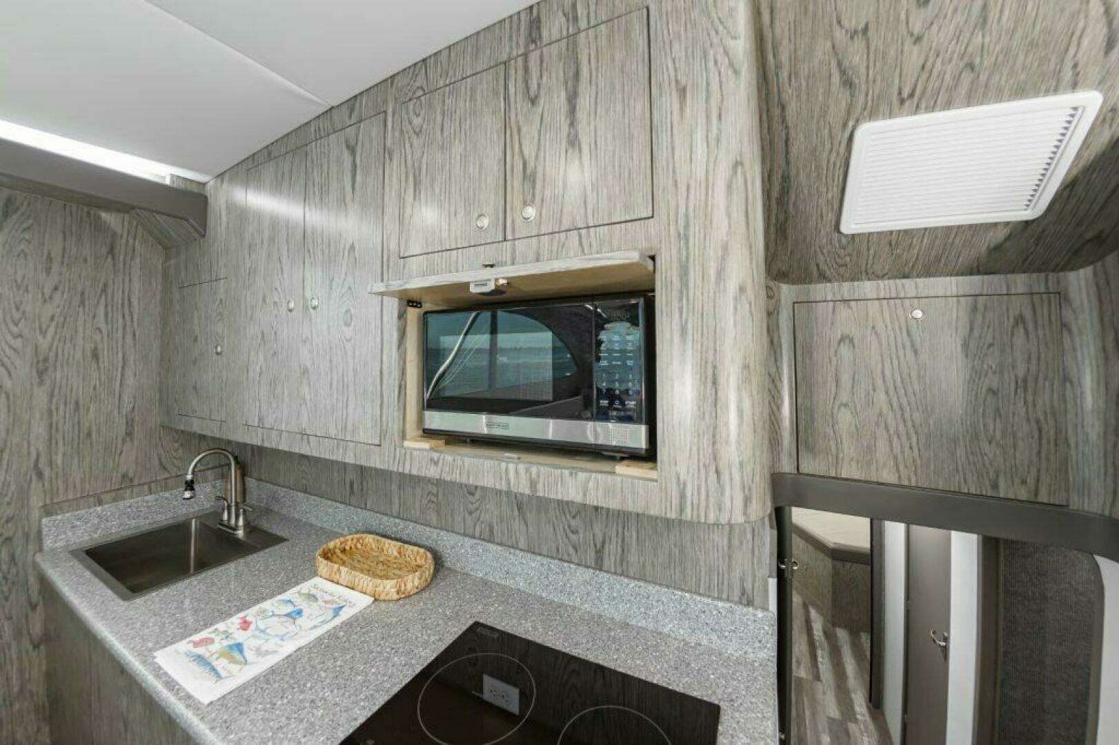 2025 Custom Carolina Sportfish - Image 37