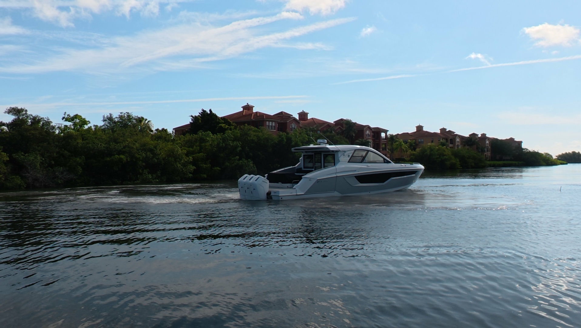 2026 Cruisers Yachts 50GLS OB - Image 14