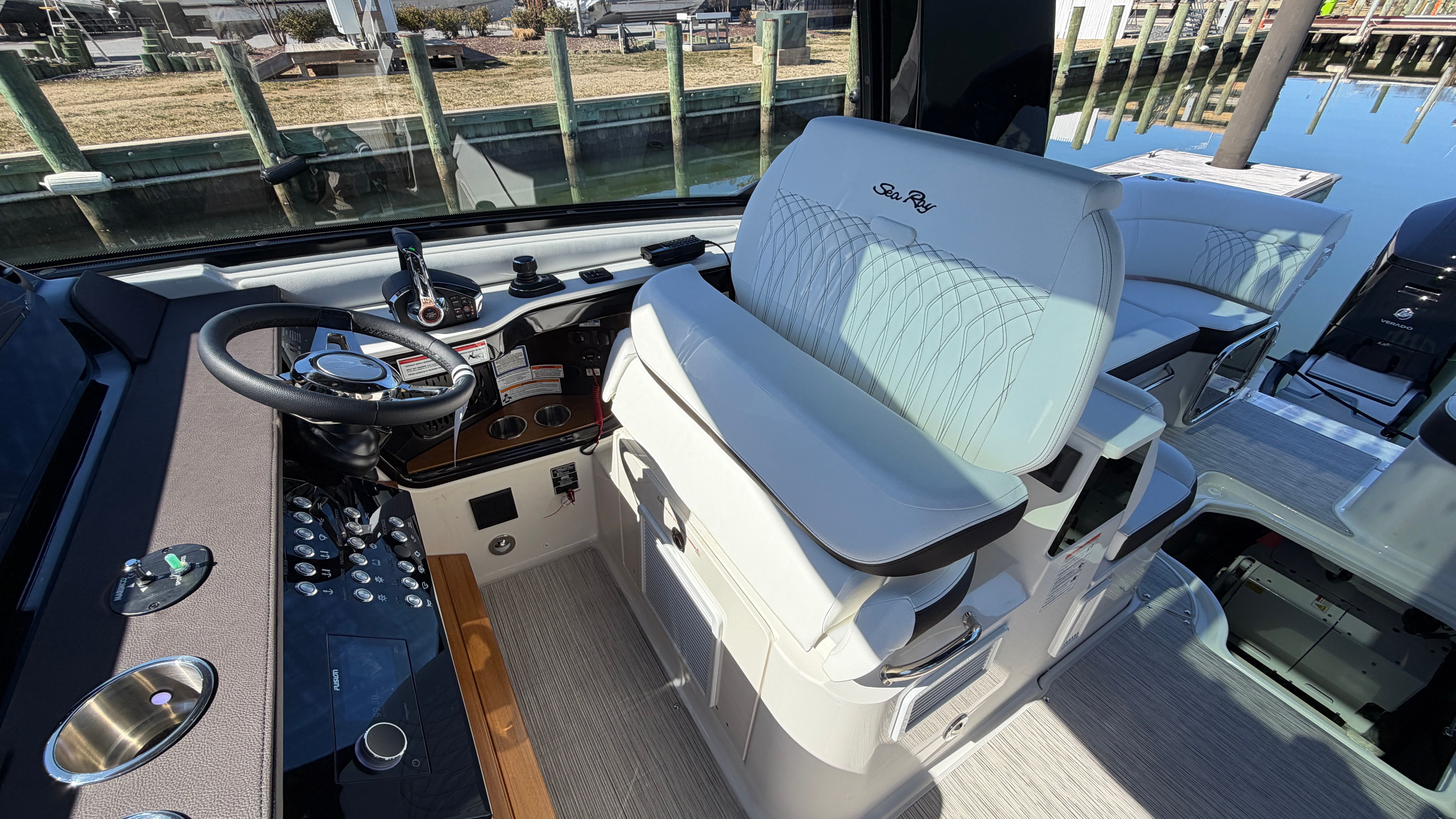 2026 Sea Ray Sundancer 370 Outboard - 21