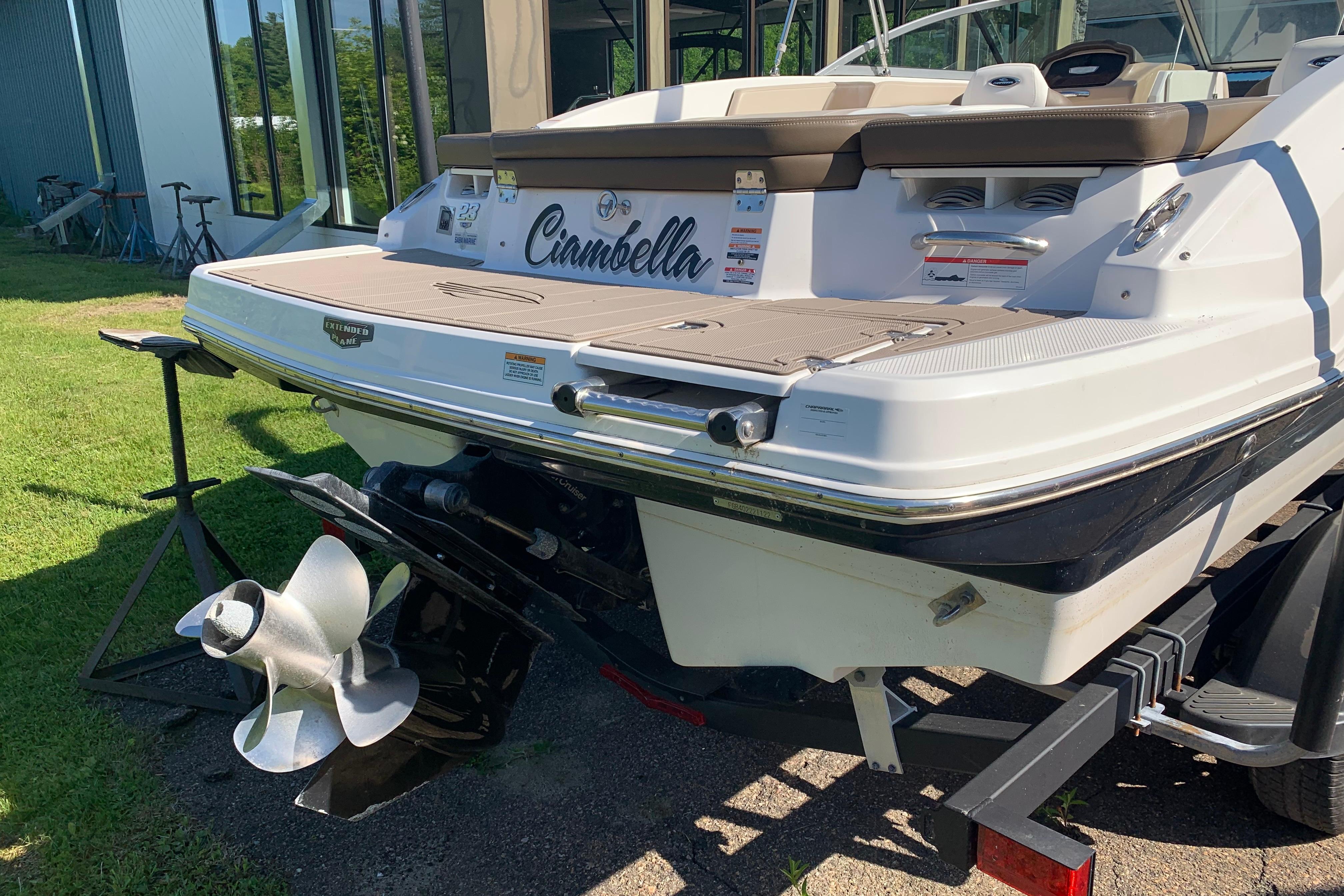 2022 Chaparral 23 SSi boat rear view with propeller and swim platform.