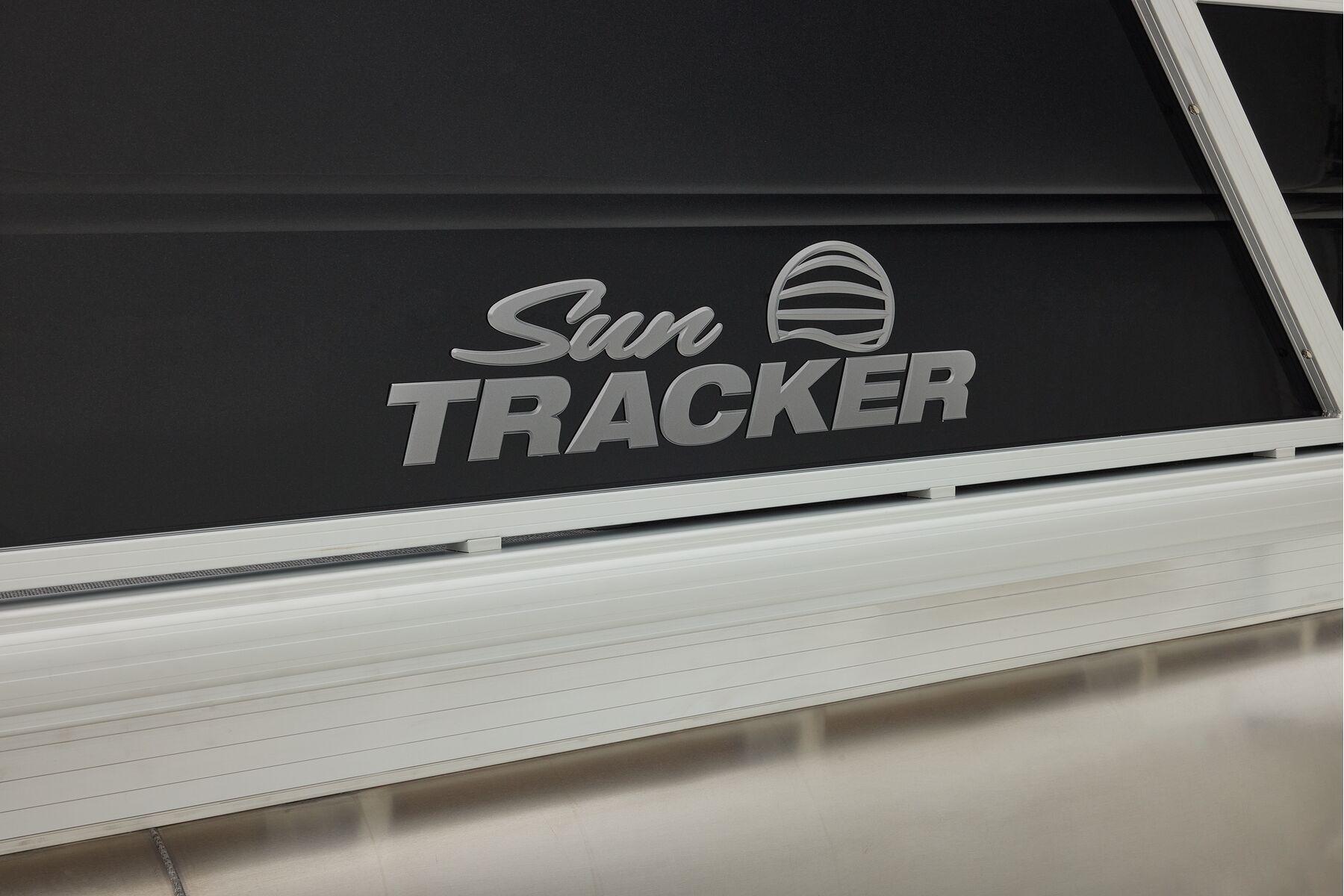2026 Sun Tracker Party Barge 22 RF DLX - 59