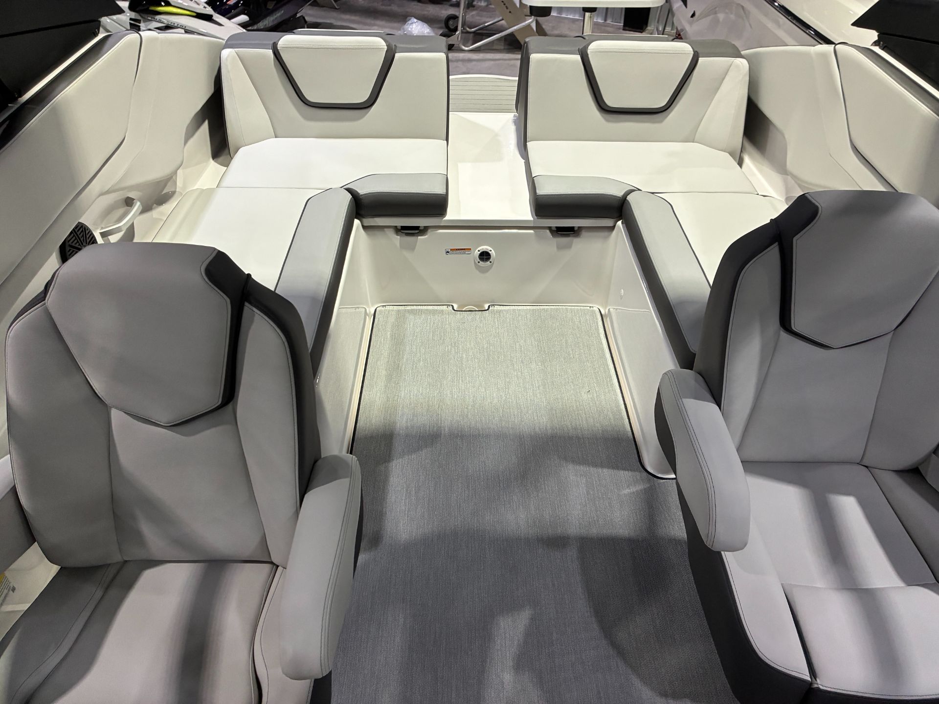 2026 Yamaha Boats AR250 - 8