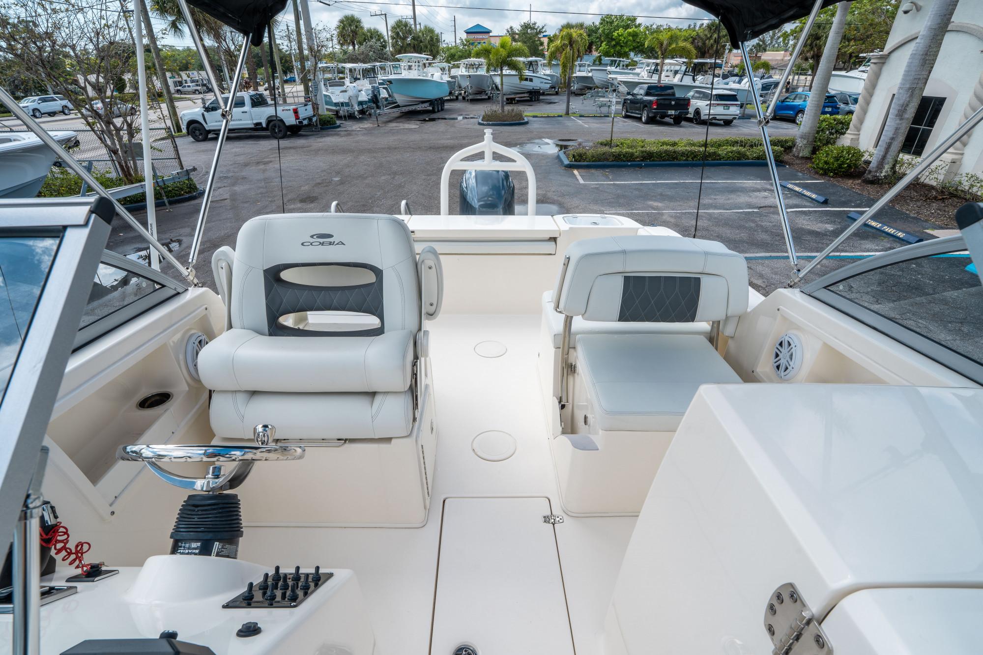 2024 Cobia 220 Dual Console - 15