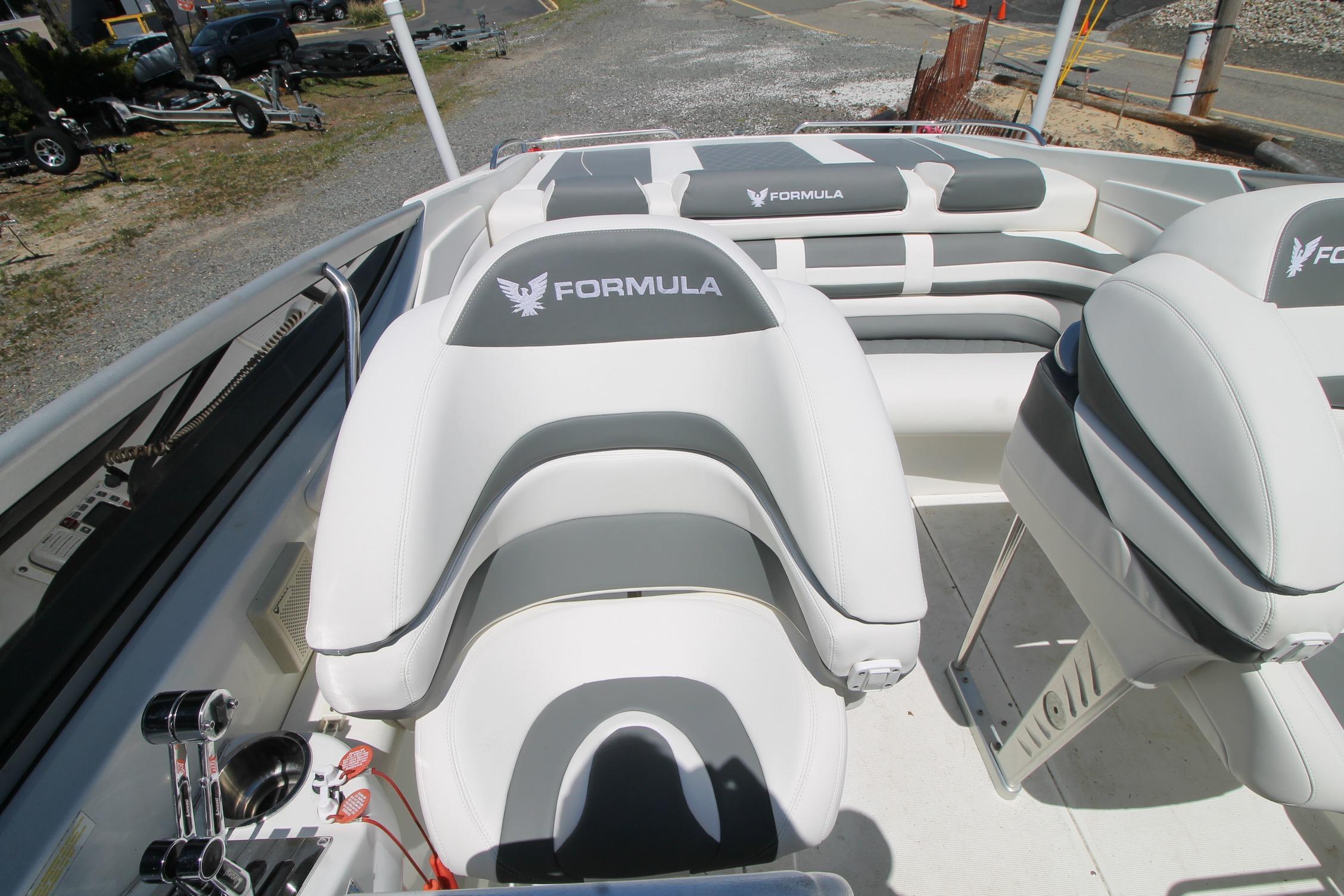 2006 Formula 292 FASTech boat interior with white and gray seating, showcasing brand logo.