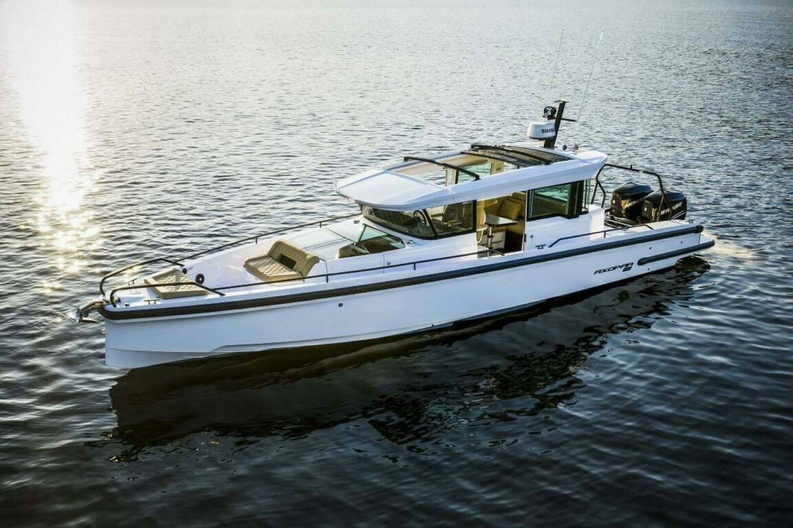 2024 Axopar 37XC CROSS CABIN - Image 2
