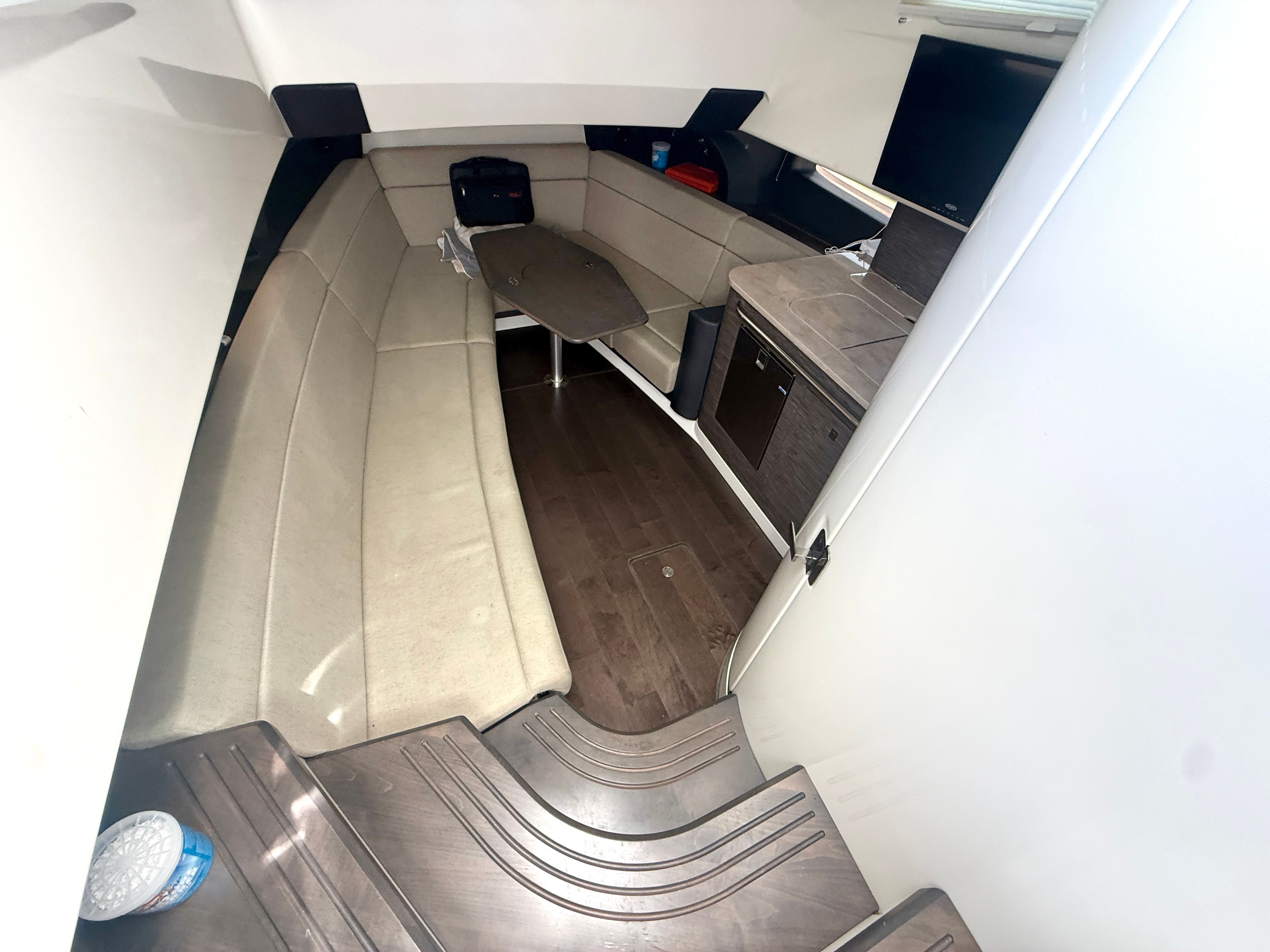 2017 Boston Whaler 420 Outrage - 36