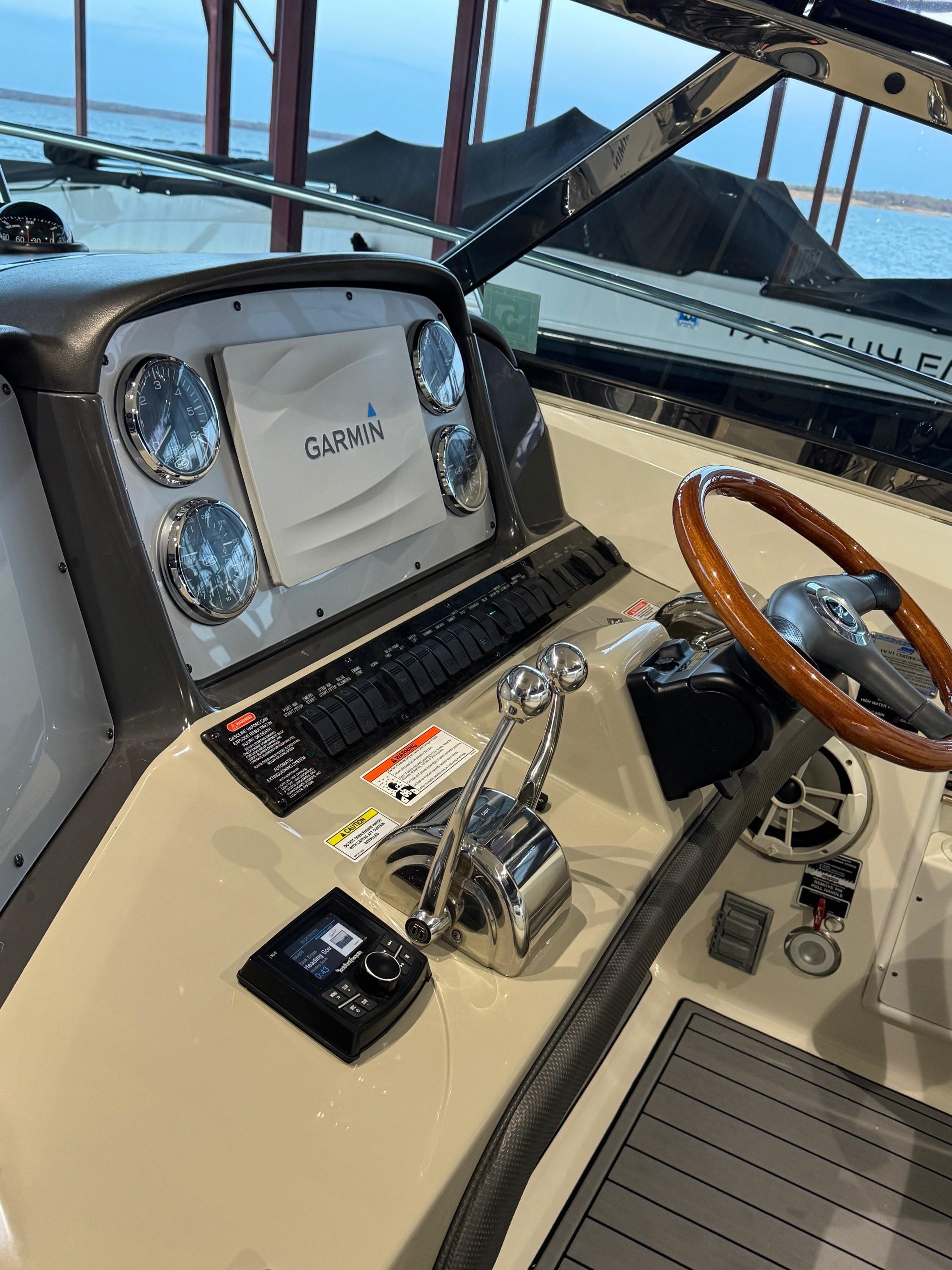 2007 Sea Ray 38 Sundancer helm with Garmin navigation and wooden steering wheel.