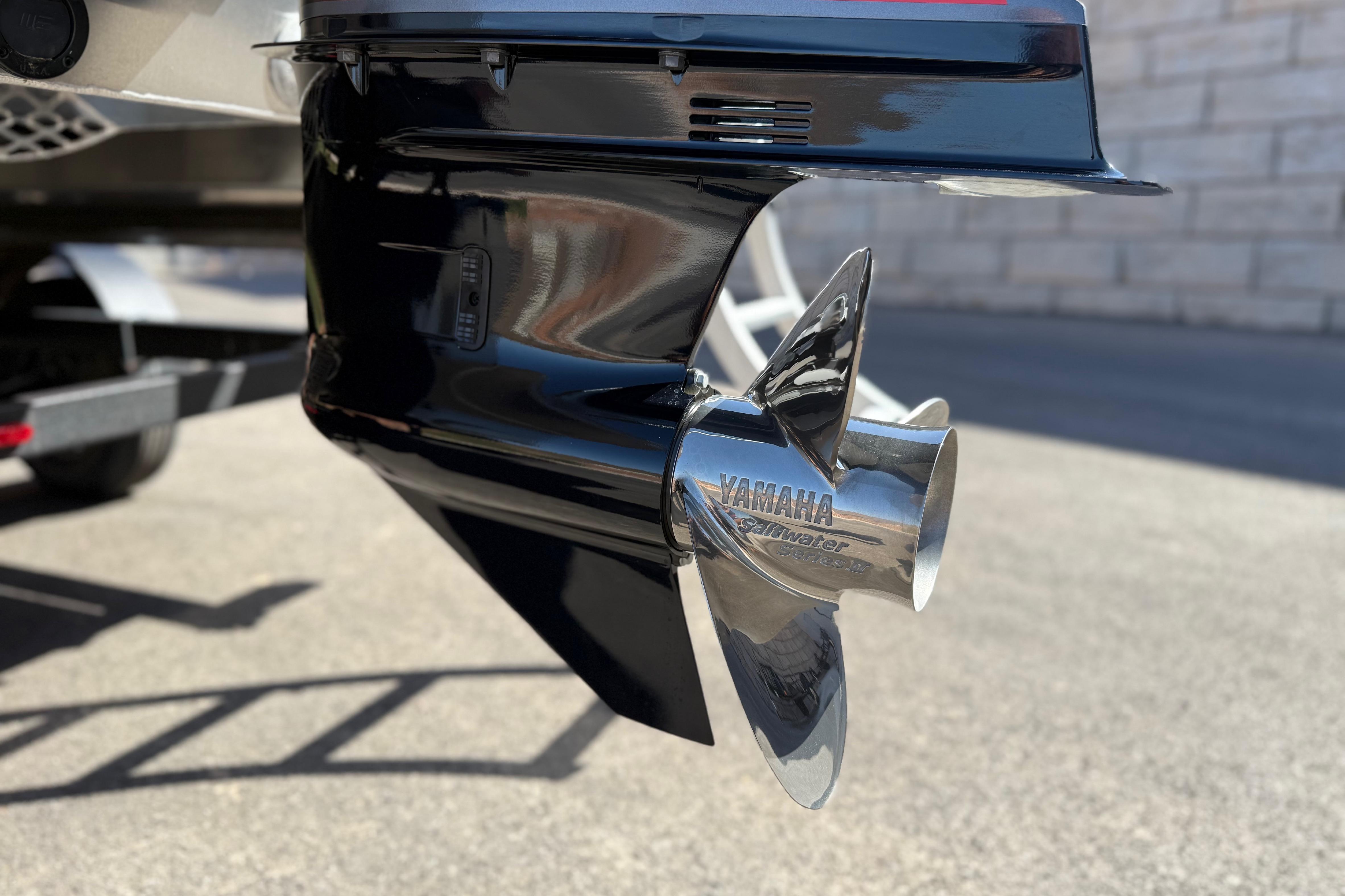 Close-up of Yamaha Saltwater Series propeller on 2026 SunCatcher Select 322SL boat.