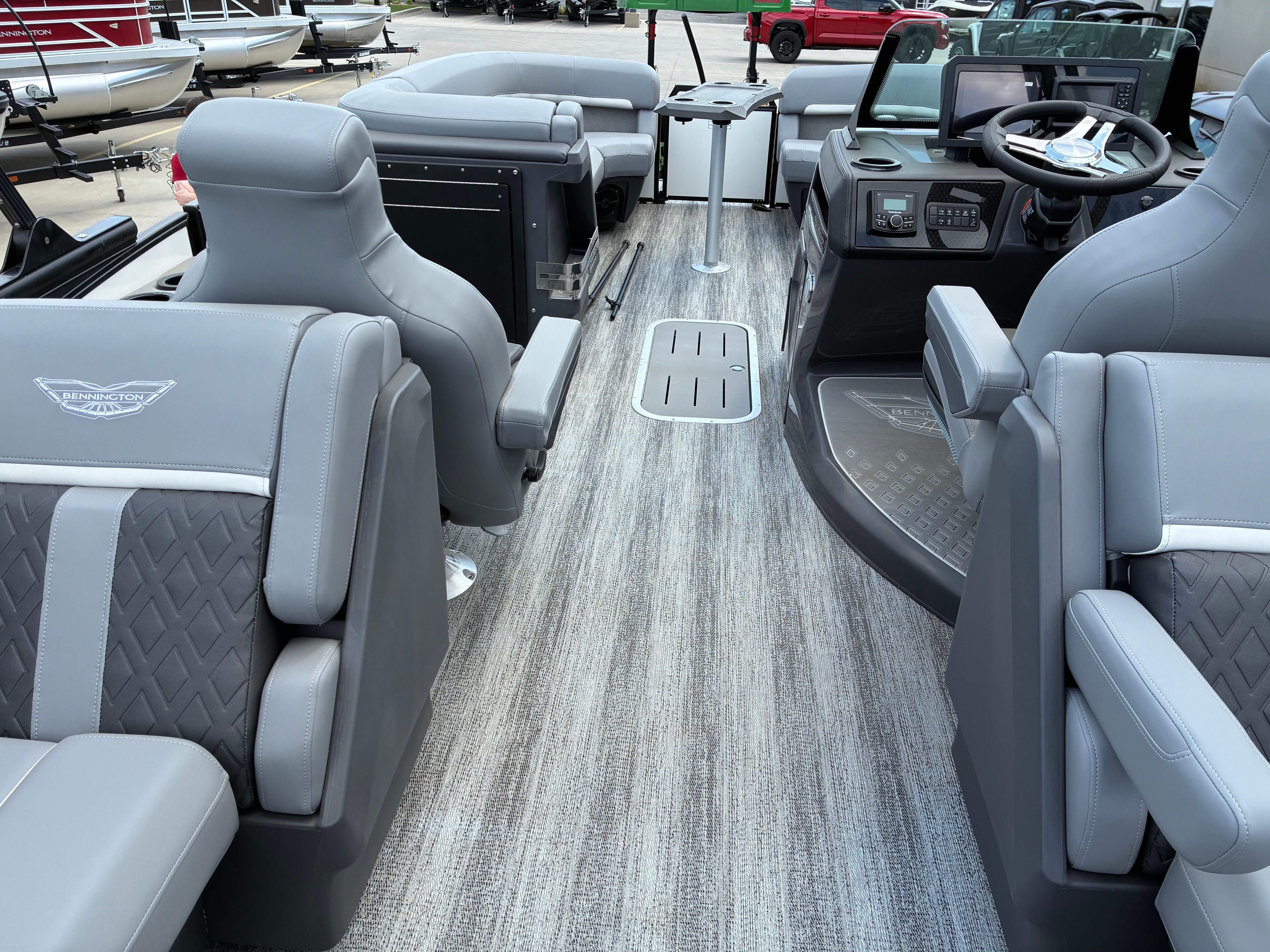 2026 Bennington 24 M Fastback - Quad Bench - 19