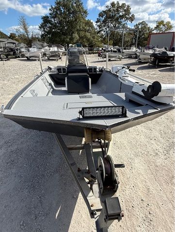 2006 Duracraft 18 Center Console - 2