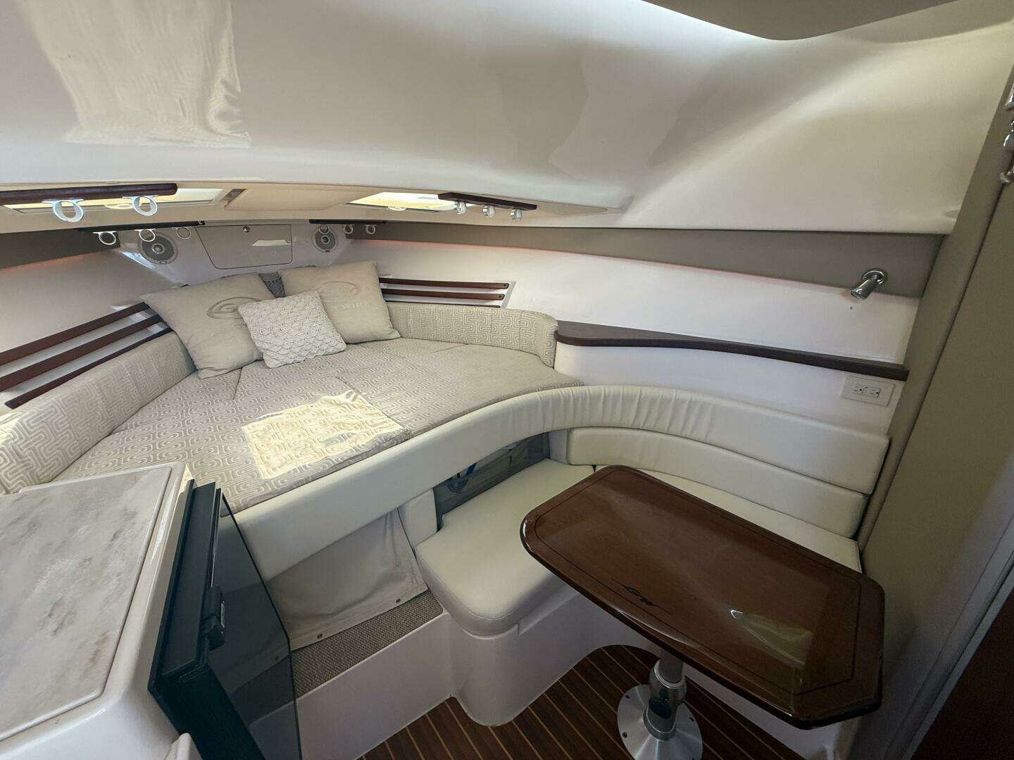 2016 Grady-White 330 Express - Image 14