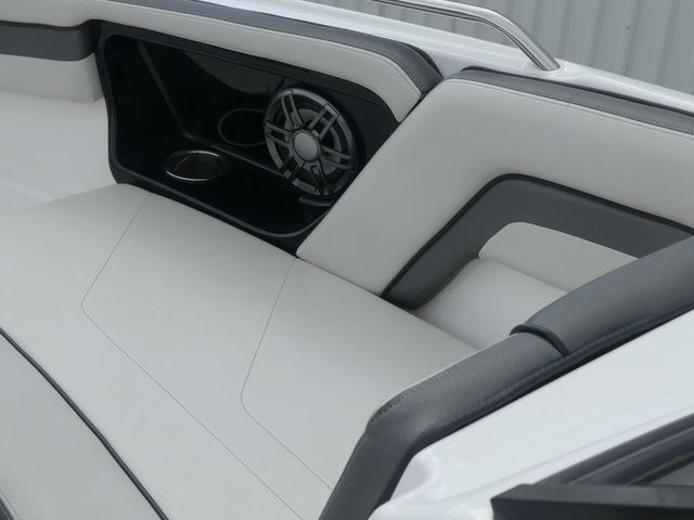 2019 Yamaha Boats AR240 - 34