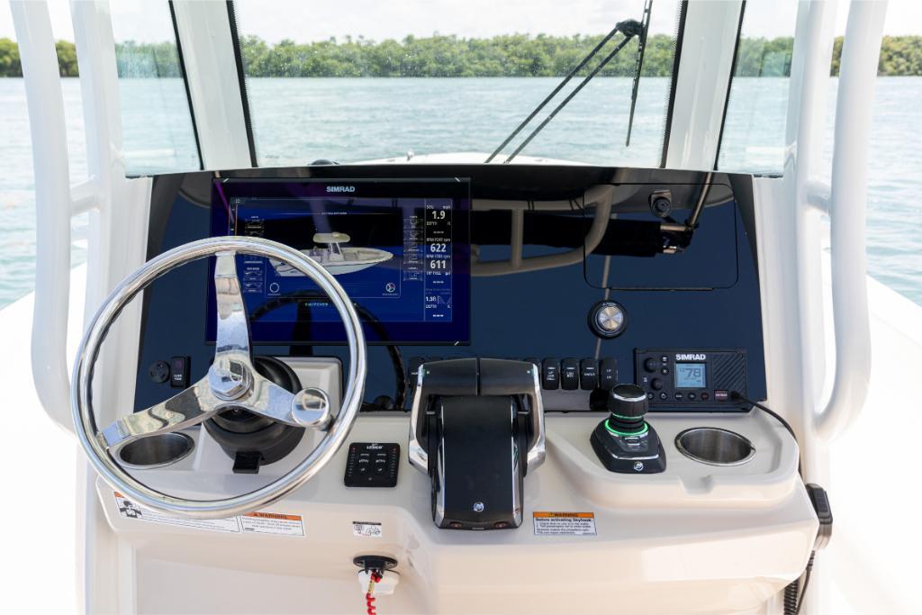 2024 Boston Whaler 280 Dauntless helm with advanced navigation system and controls.