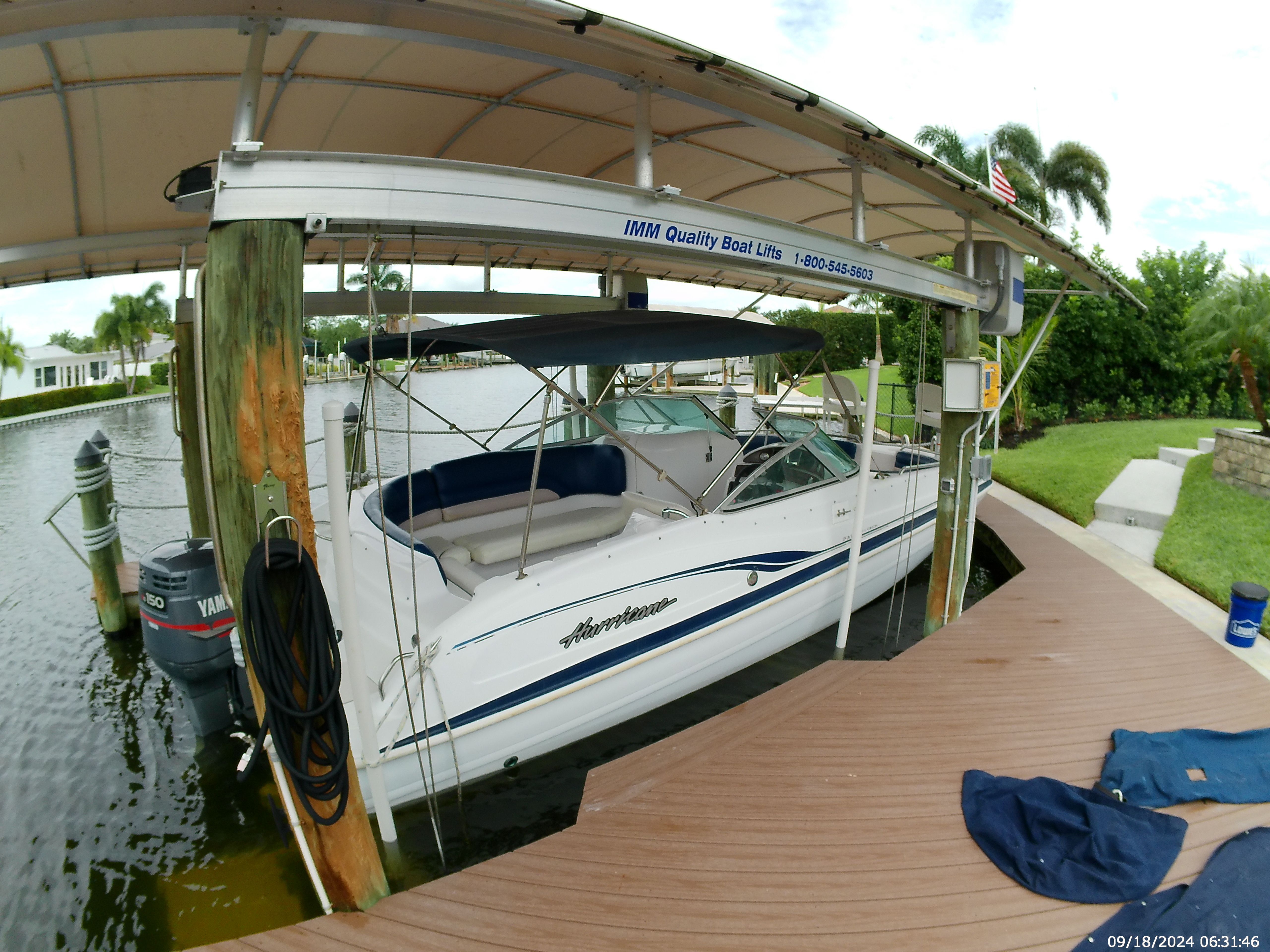 2000 Godfrey / Hurricane Sundeck 237 I/O - 12