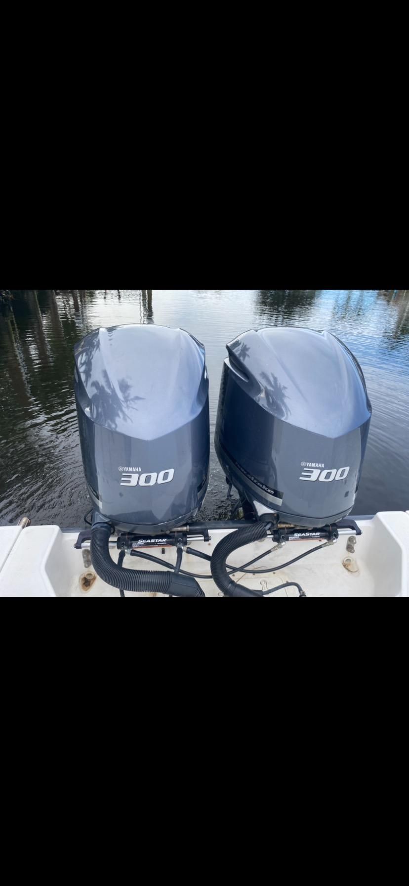 2001 Boston Whaler 28 Outrage - 14