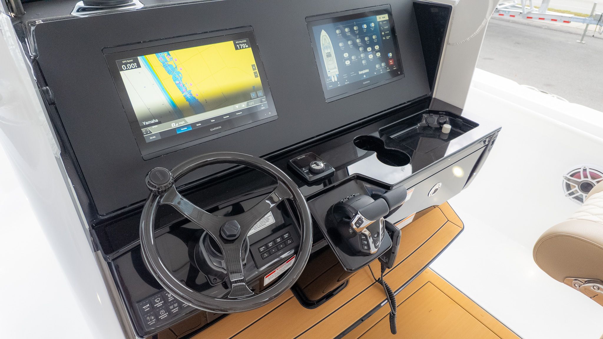2026 Everglades 335 Center Console - 27