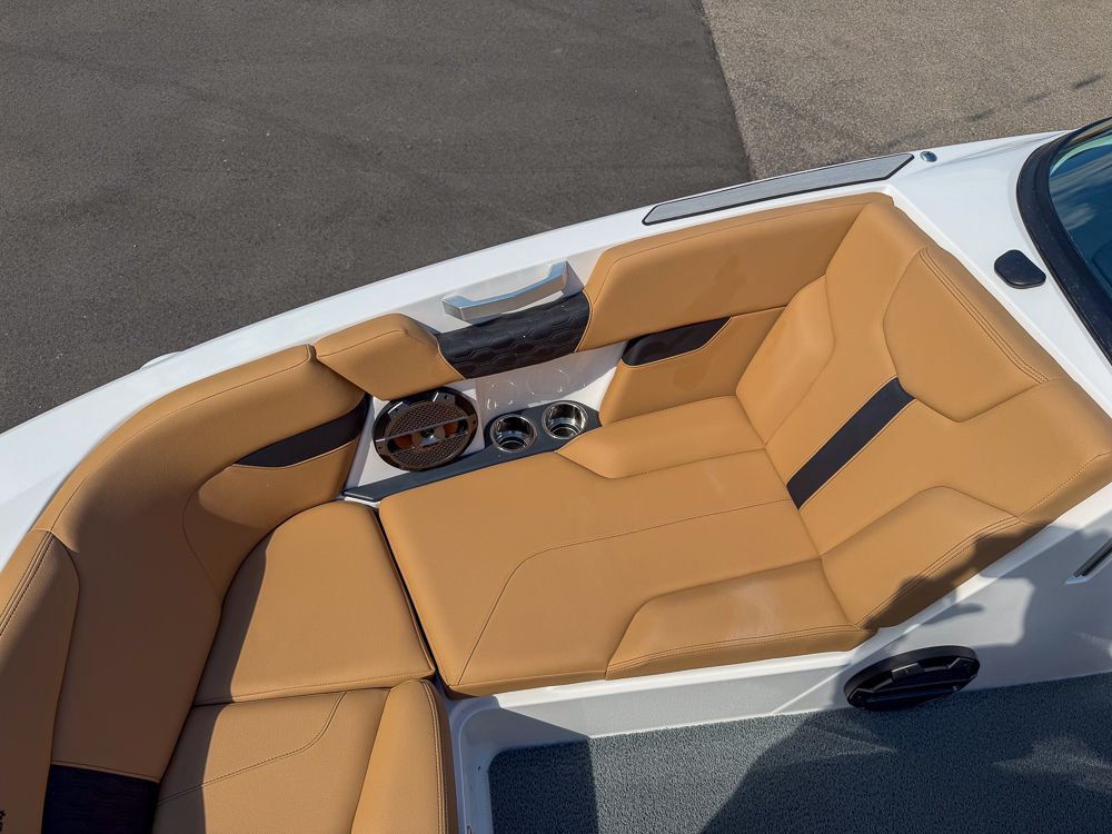 2022 MasterCraft XT24 - 35