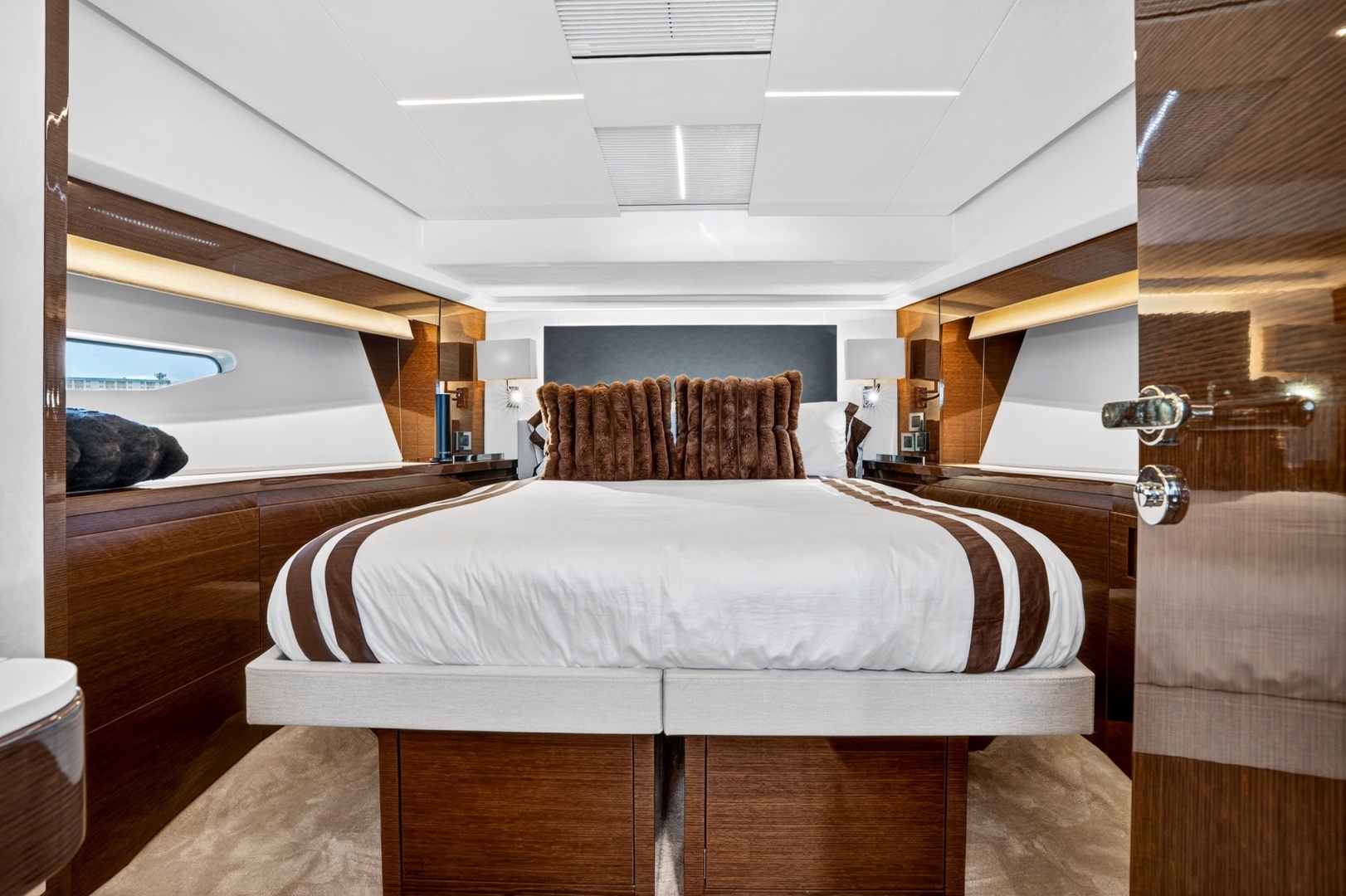 2023 Prestige 590 - Image 49