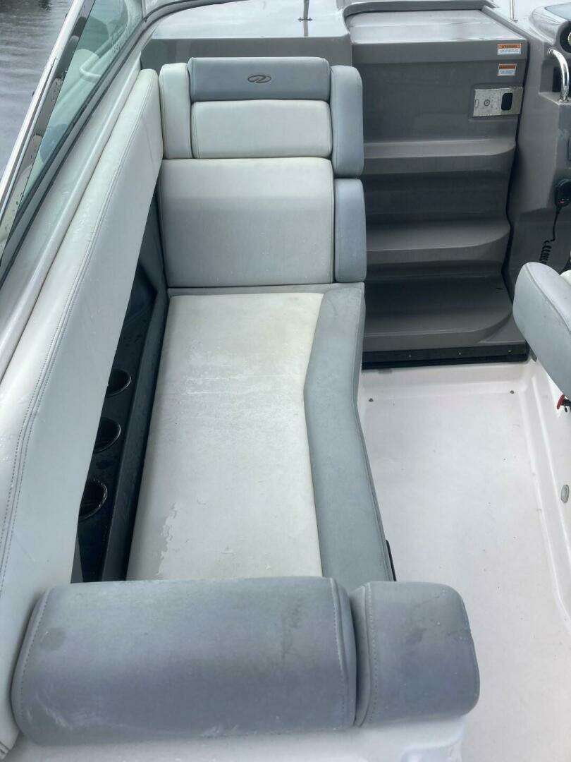 2015 Regal 28 Express - Image 9