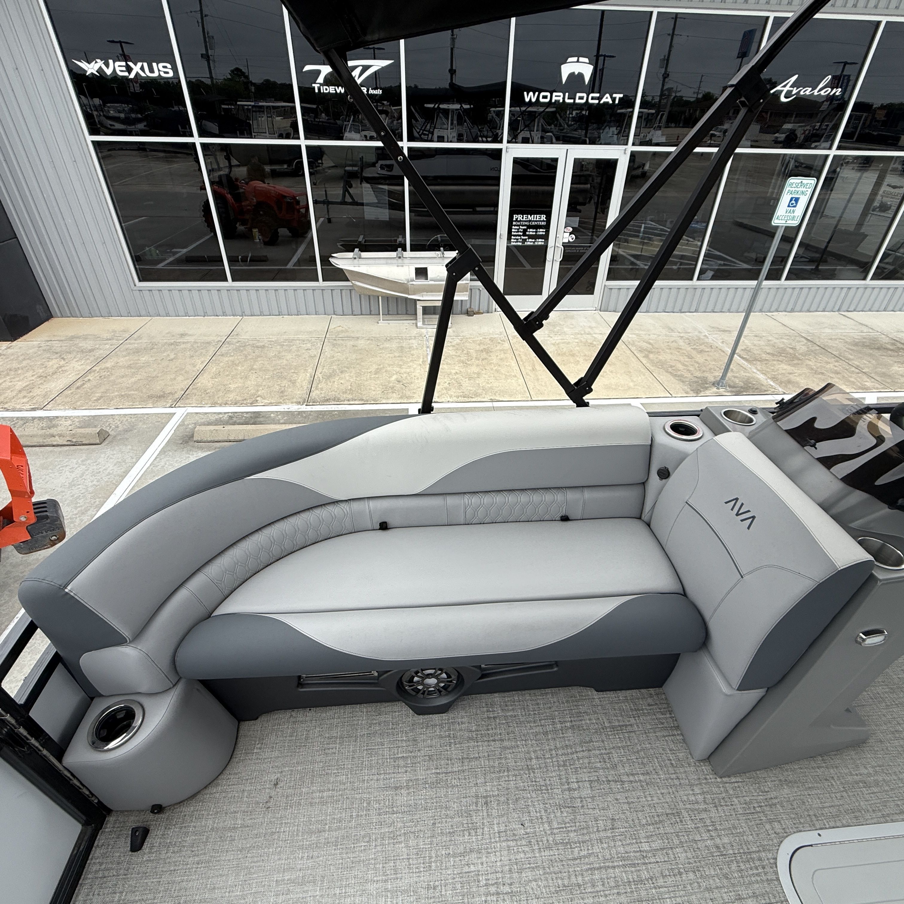 2025 Avalon Venture 85 Quad Lounge - 23' - 25