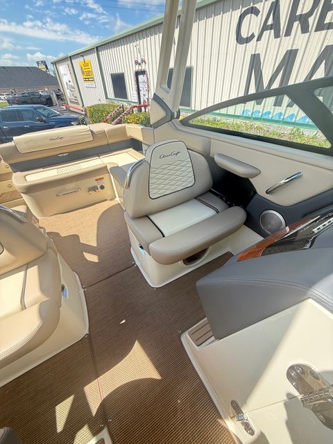 2026 Chris-Craft Bowrider Sportster WALKTHROUGH WINDSHIELD LUXURY B - 76