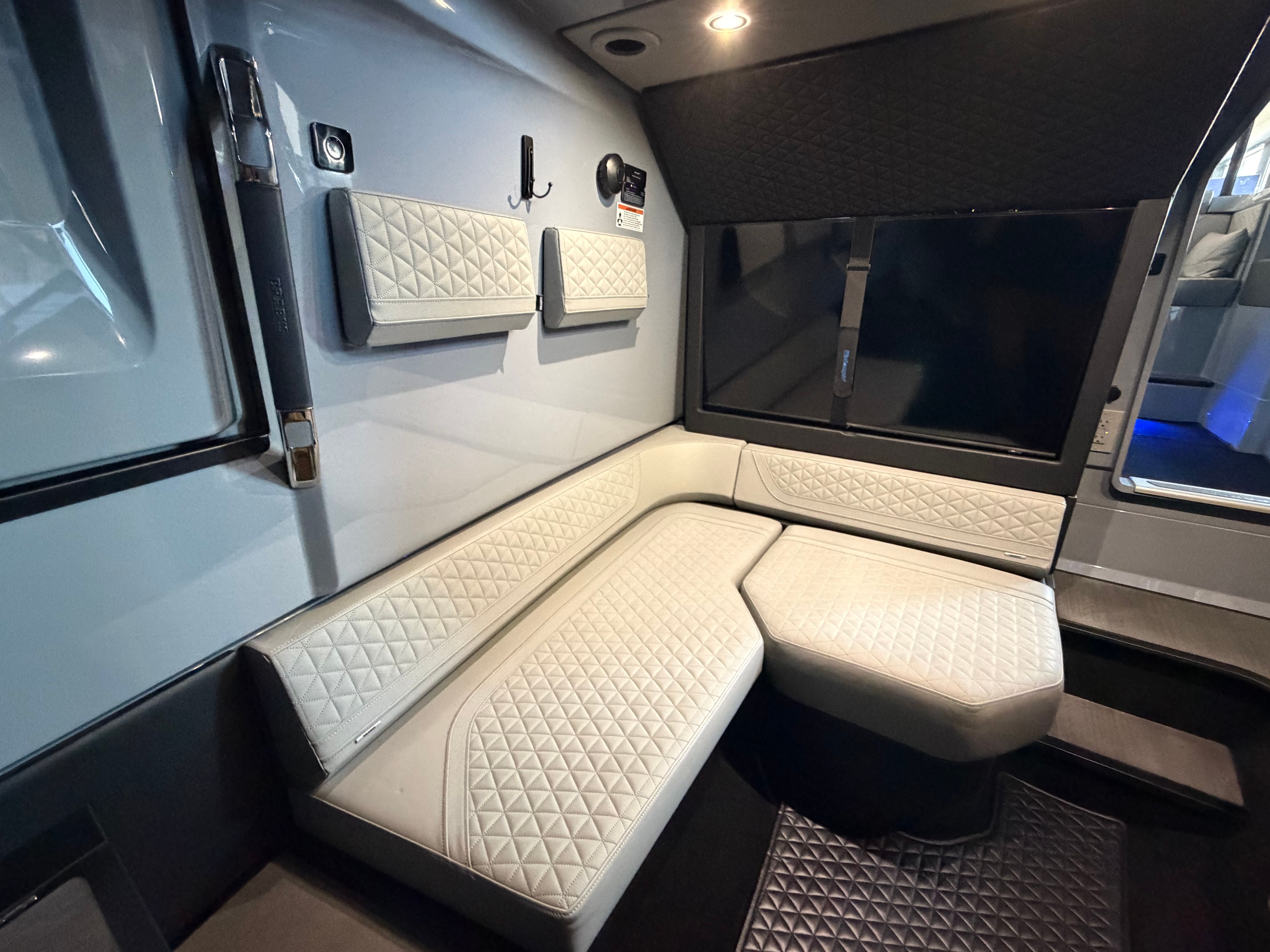 2024 Axopar 37 Cross Cabin BRABUS - 46