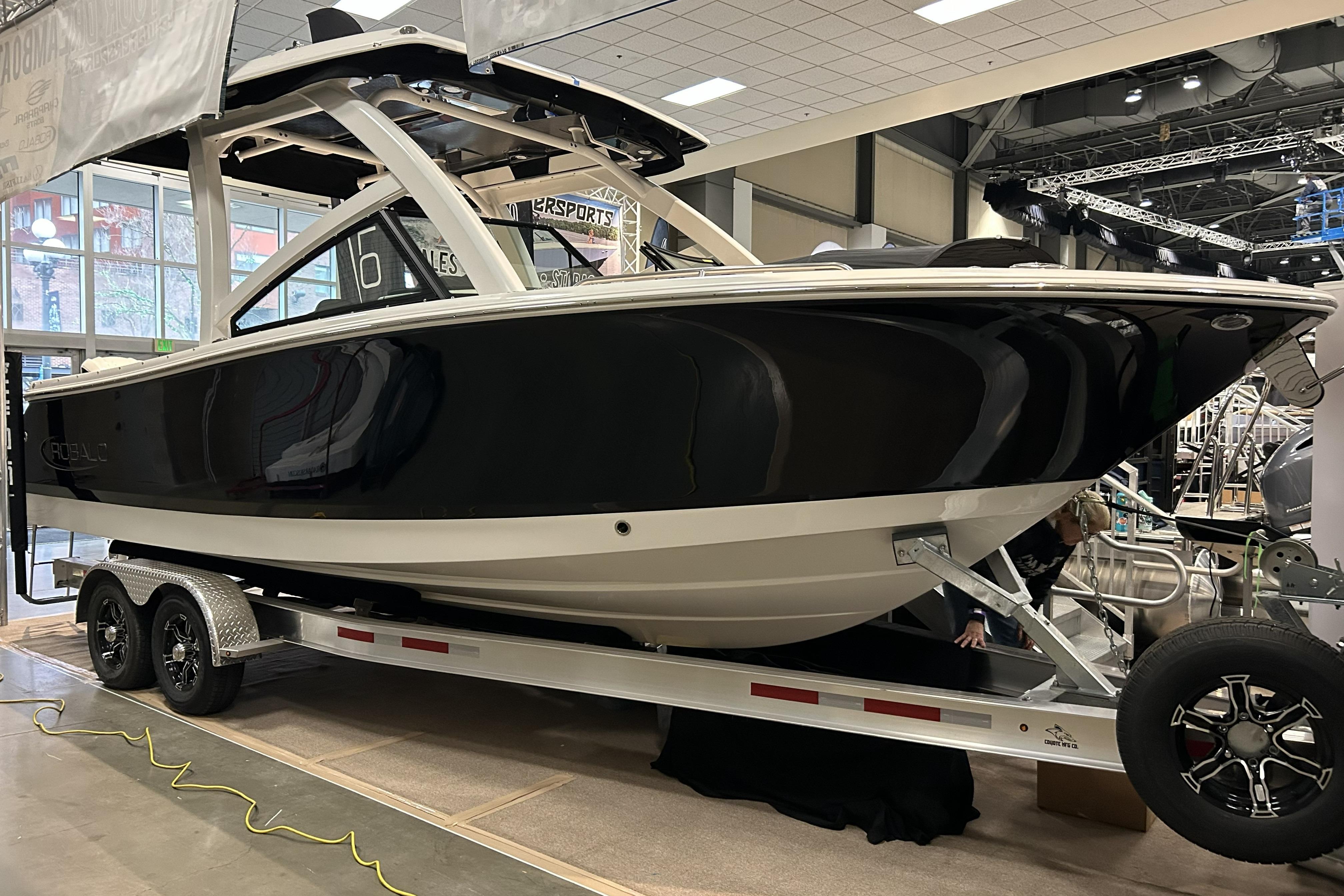 2026 Robalo R257 Dual Console