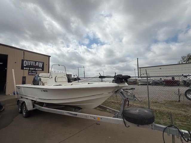 2015 Tidewater 2100 Bay Max