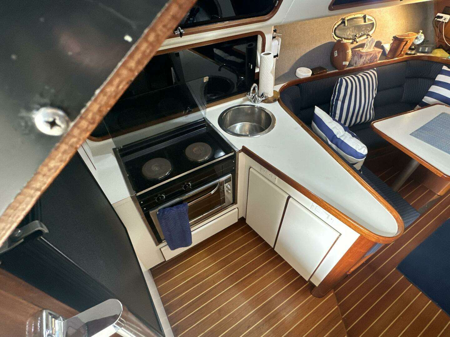1988 Tiara Yachts 3300 Open - Image 23