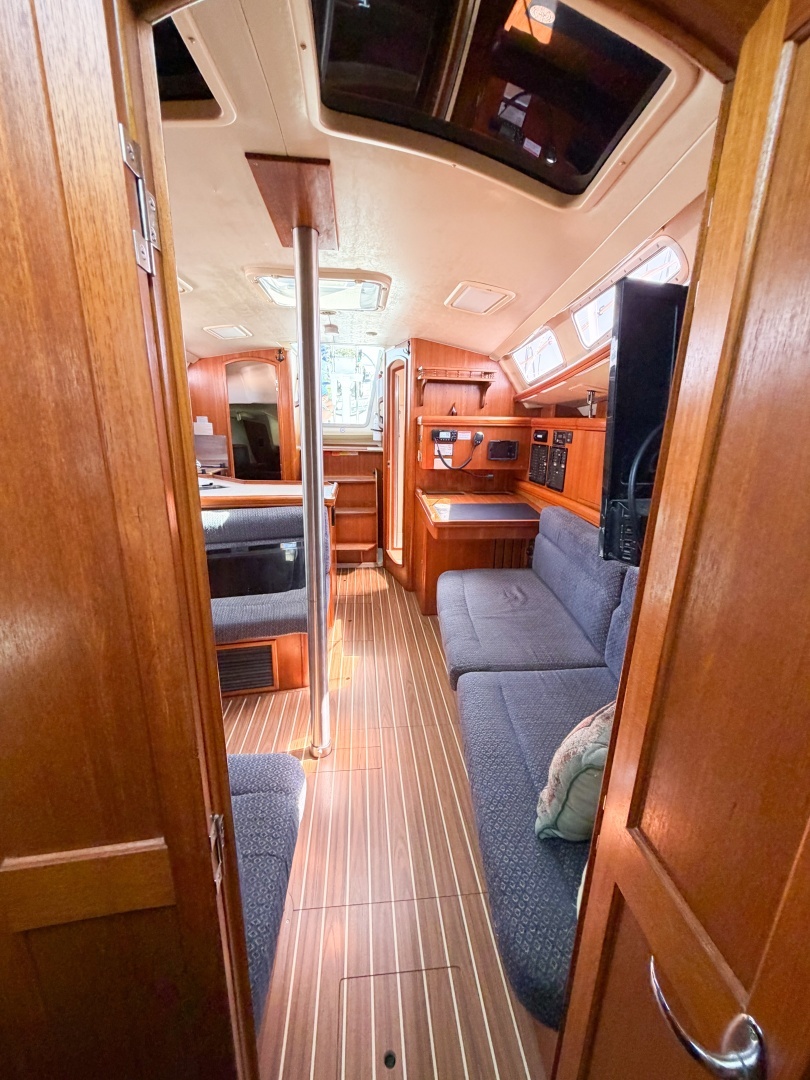 2005 Hunter 36 - Image 66