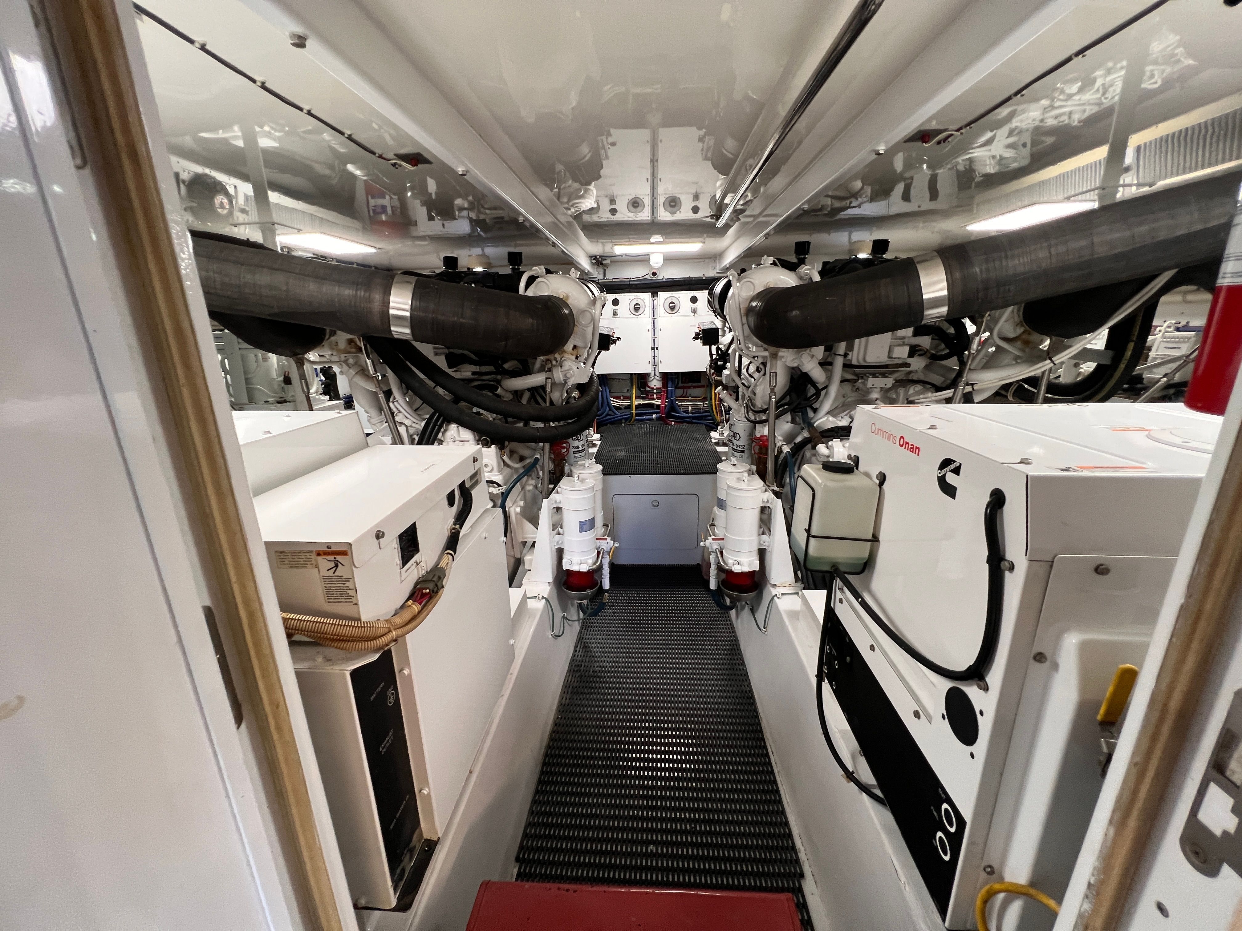 2006 Hatteras 64 Motor Yacht - 9