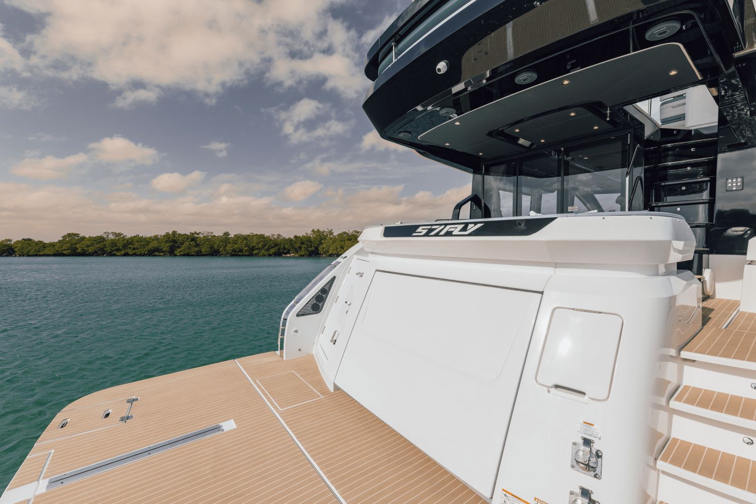 2027 Cruisers Yachts 57 Fly - 40