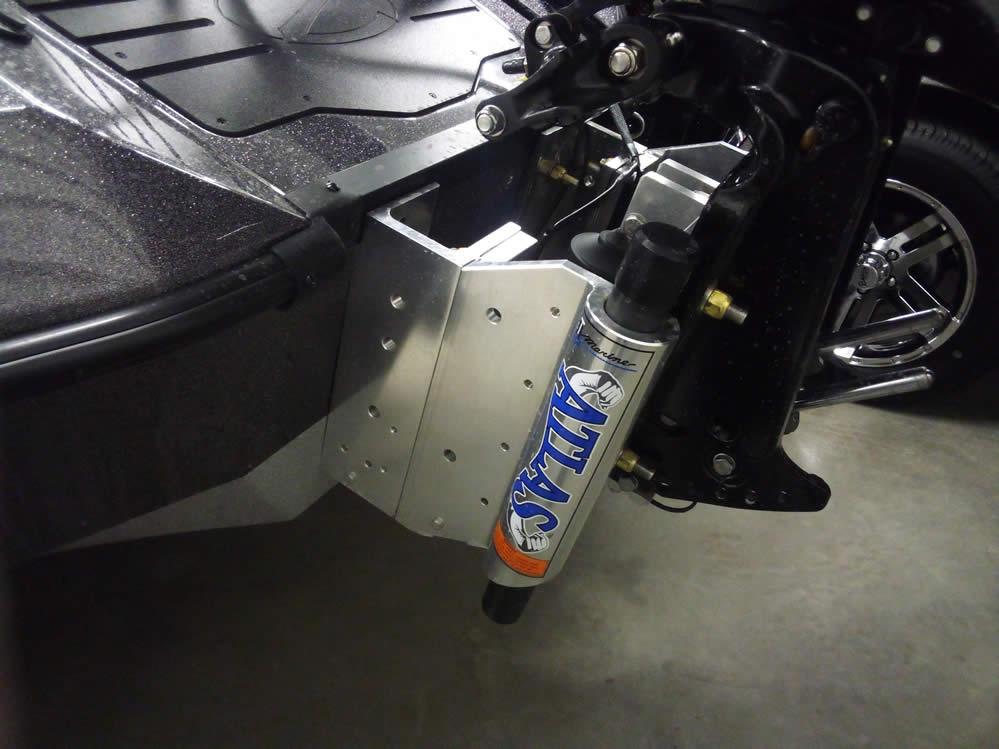 2025 Ranger Z520R Ranger Cup Equipped boat with Atlas hydraulic jack plate.