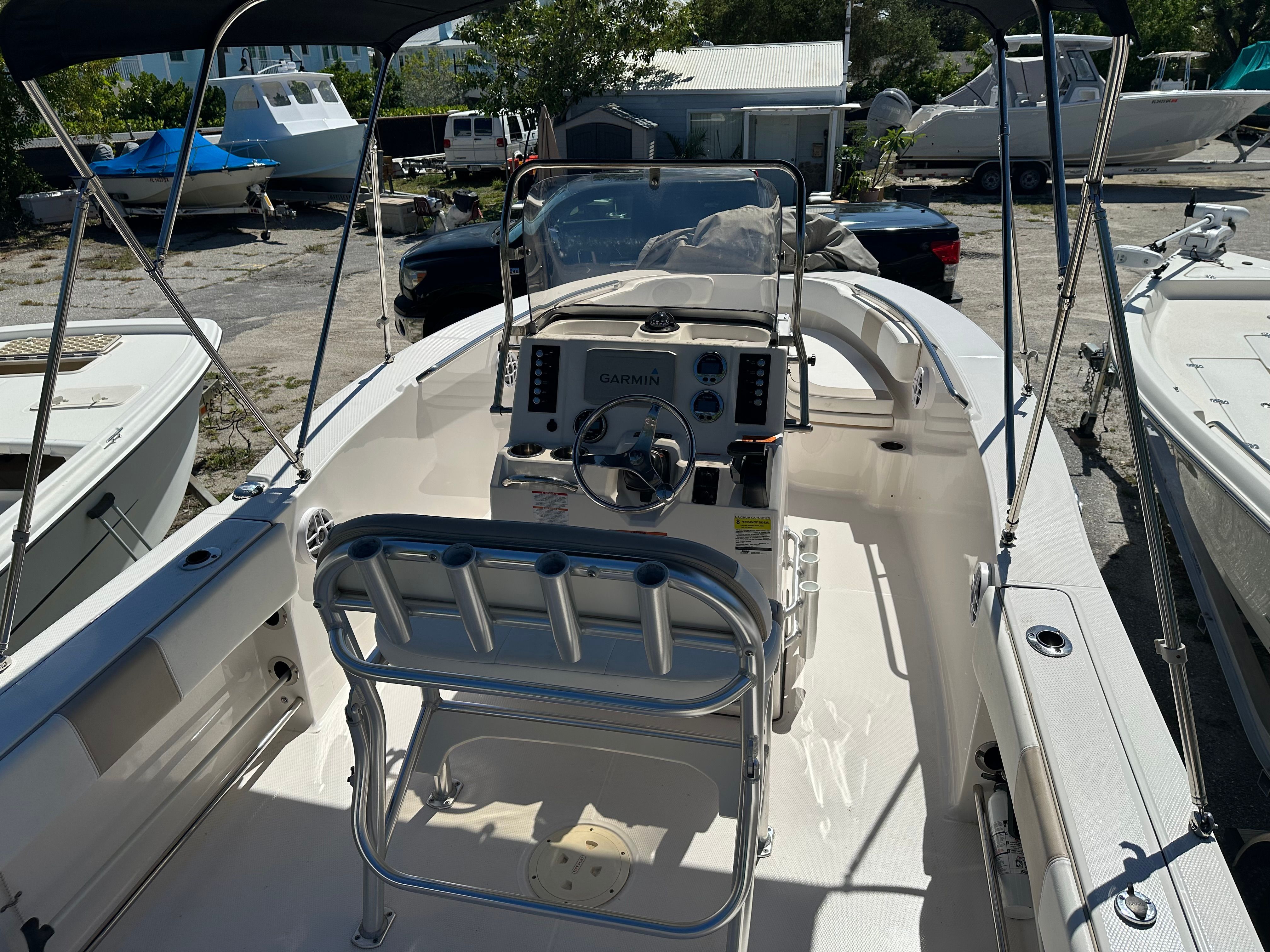 2022 Robalo R200 Center Console - 8