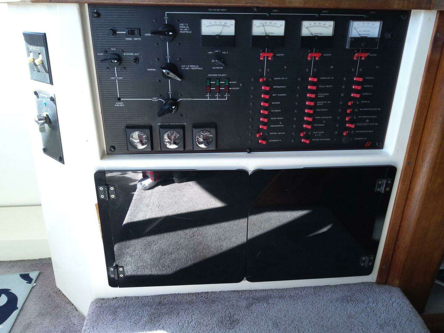 1991 Bayliner 4588 Pilothouse Motoryacht - Image 25