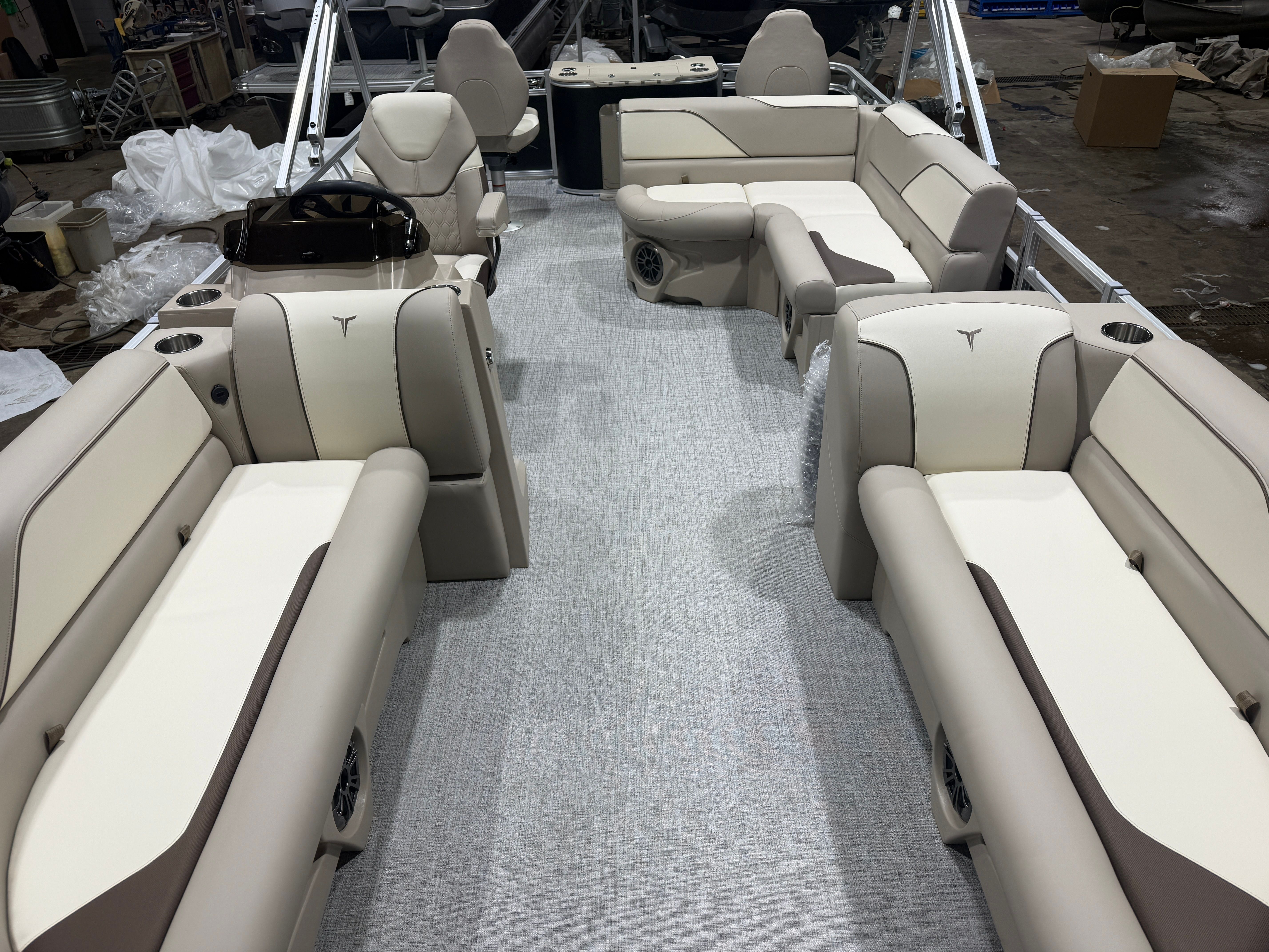 2026 Tahoe Sport Rear Fish 2185 & 4-Stroke $32995