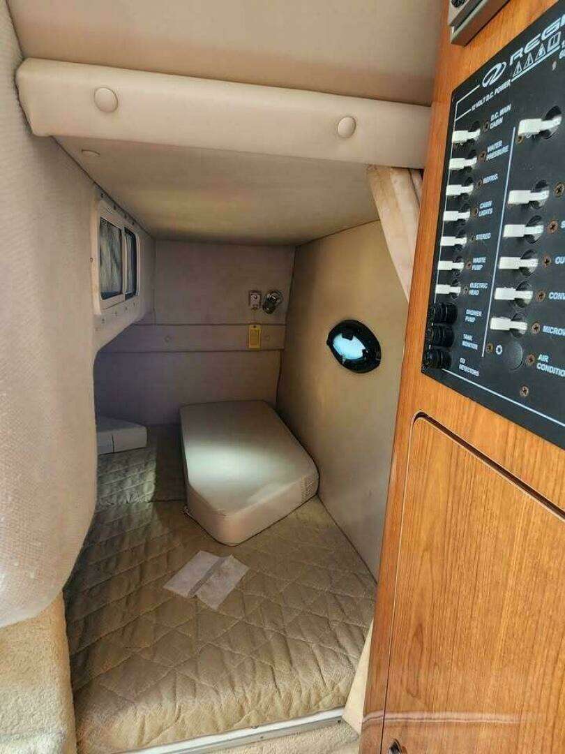 2005 Regal Commodore 2765 - Image 16