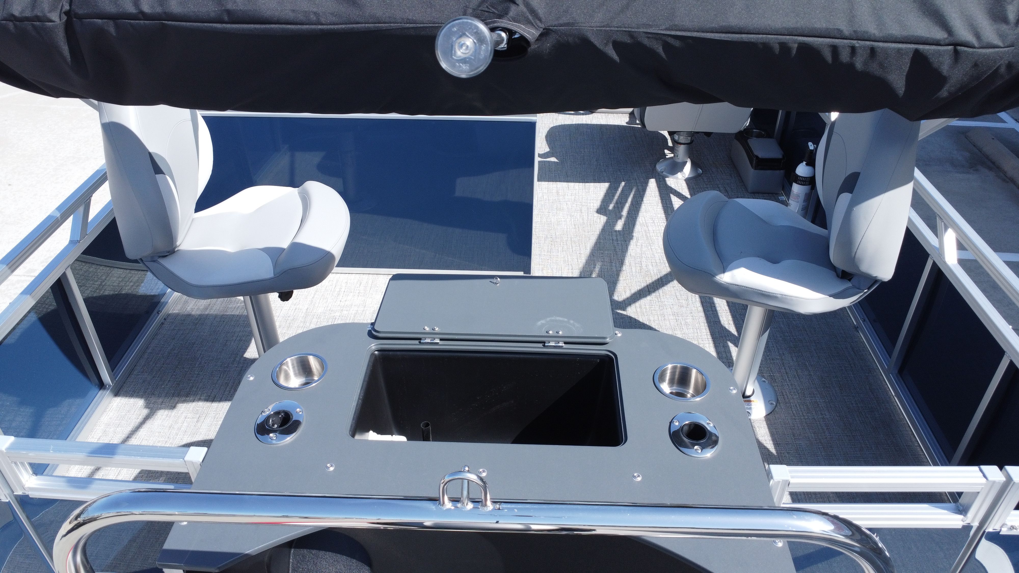 2025 Avalon Venture 85 Rear Fish - 21' - 27