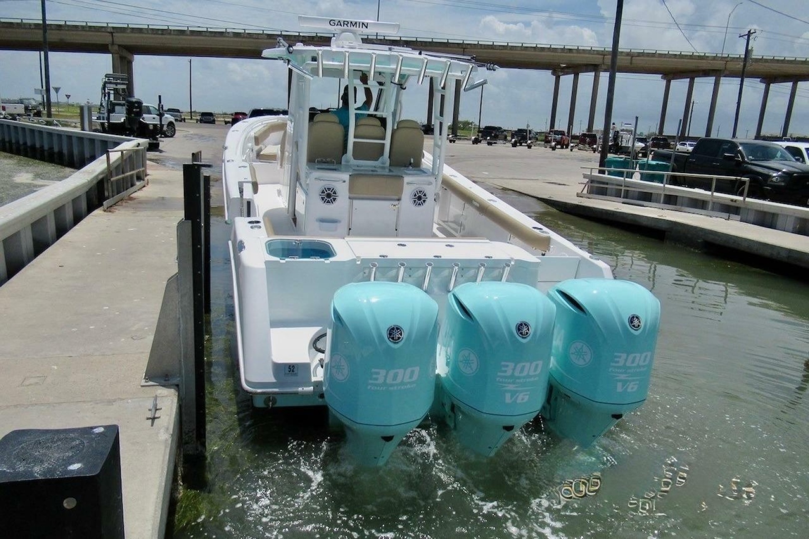 2021 Everglades 365 Center Console - Image 18