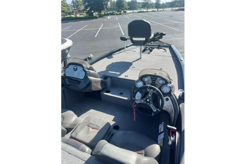 2023 Tracker Pro Team 195 TXW Tournament Edition boat interior with steering console.