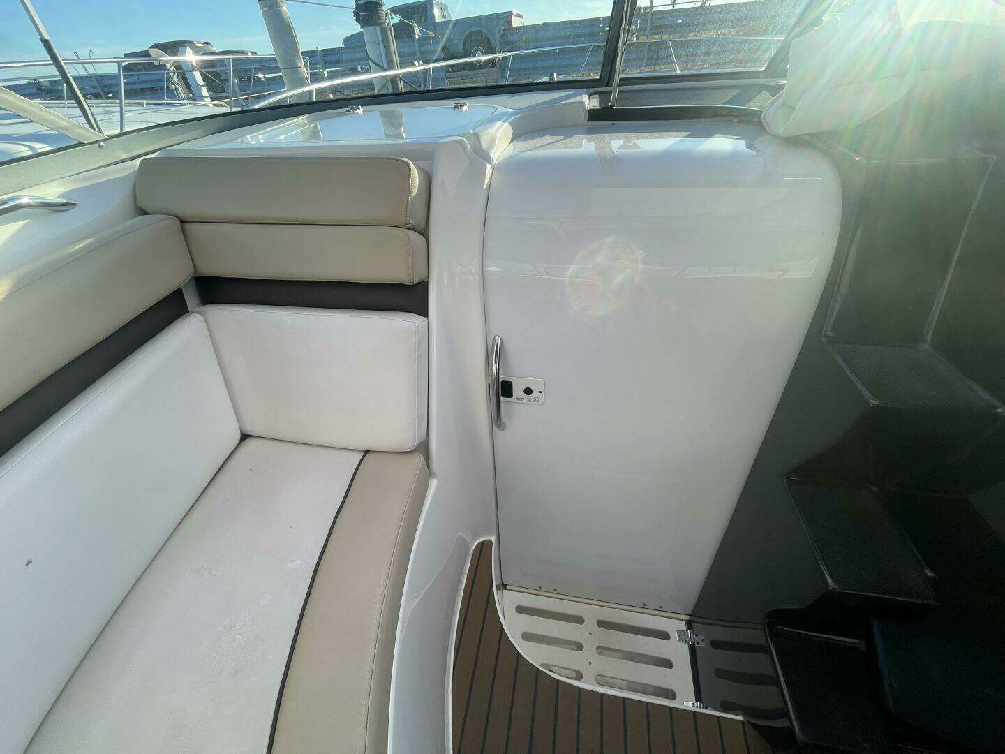 2016 Rinker 310 Express - Image 19